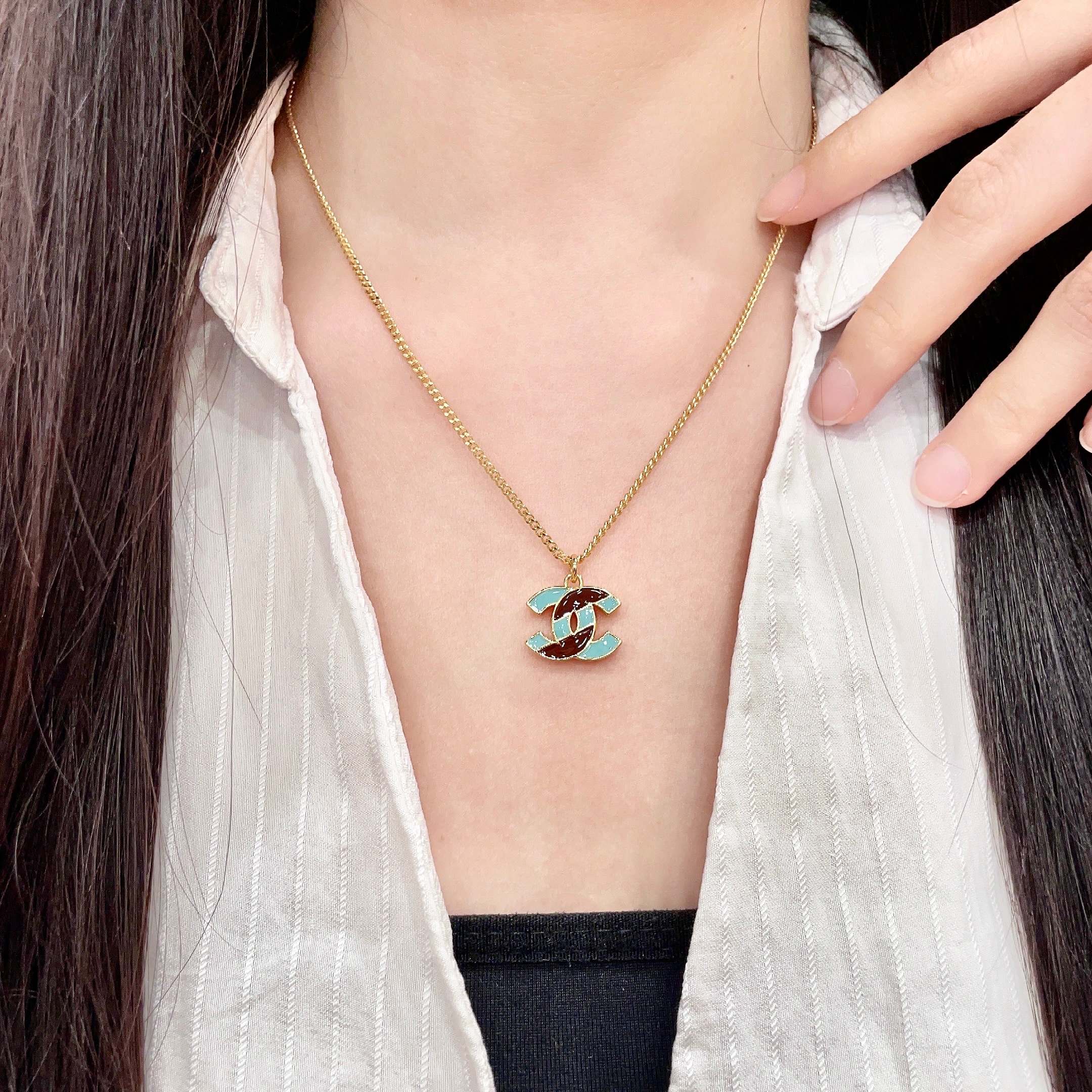 Chanel CC Logo Enamel necklace gold-tone metal with turquoise and burgundy enamel 42cm