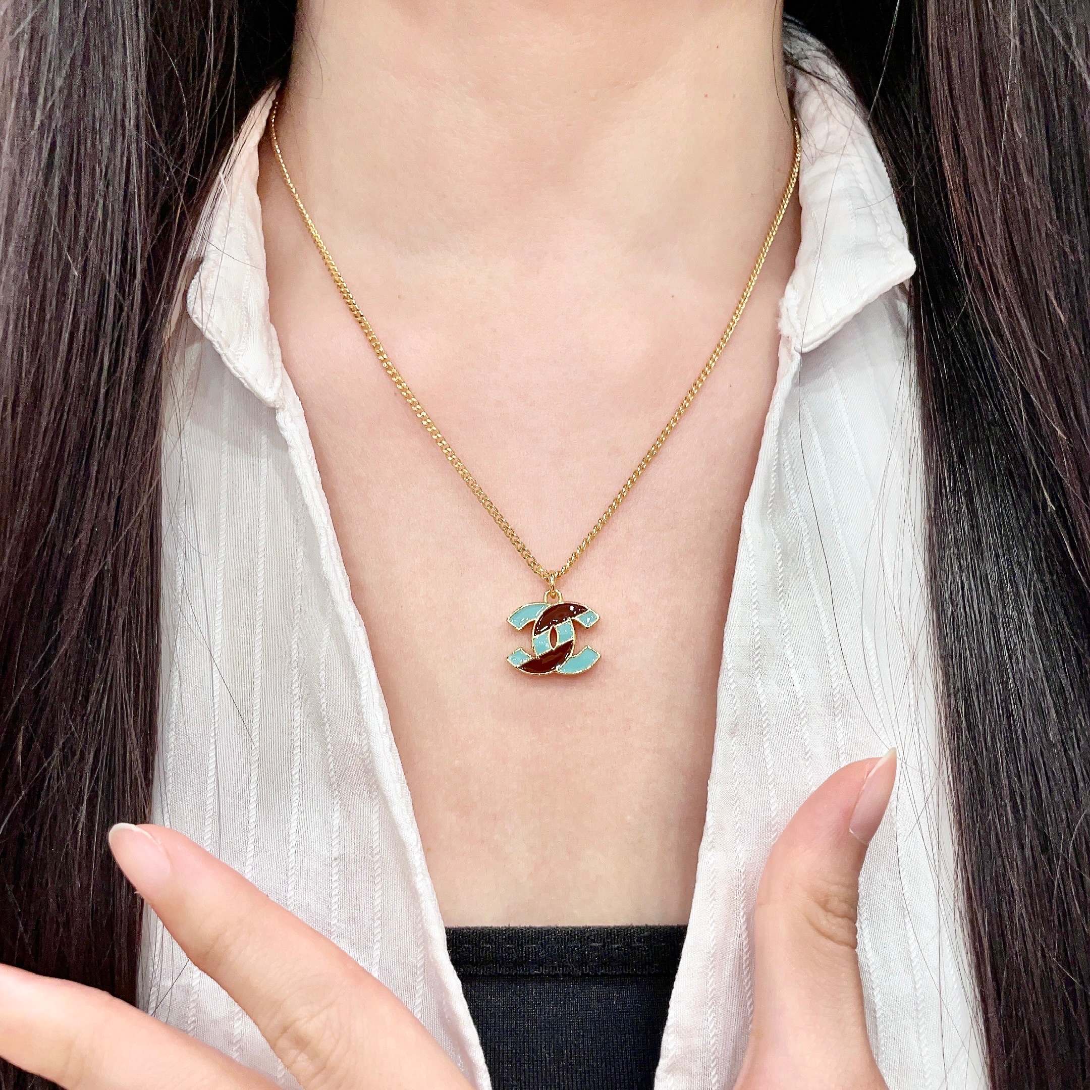 Chanel CC Logo Enamel necklace gold-tone metal with turquoise and burgundy enamel 42cm