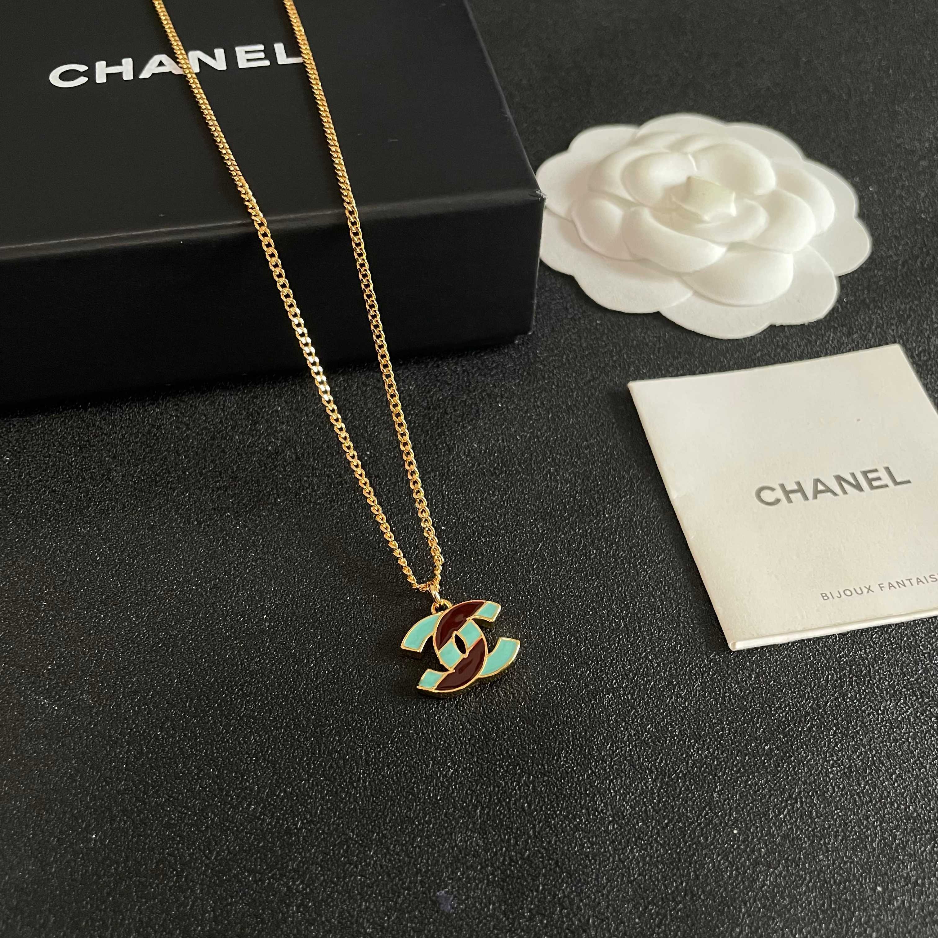 Chanel CC Logo Enamel necklace gold-tone metal with turquoise and burgundy enamel 42cm