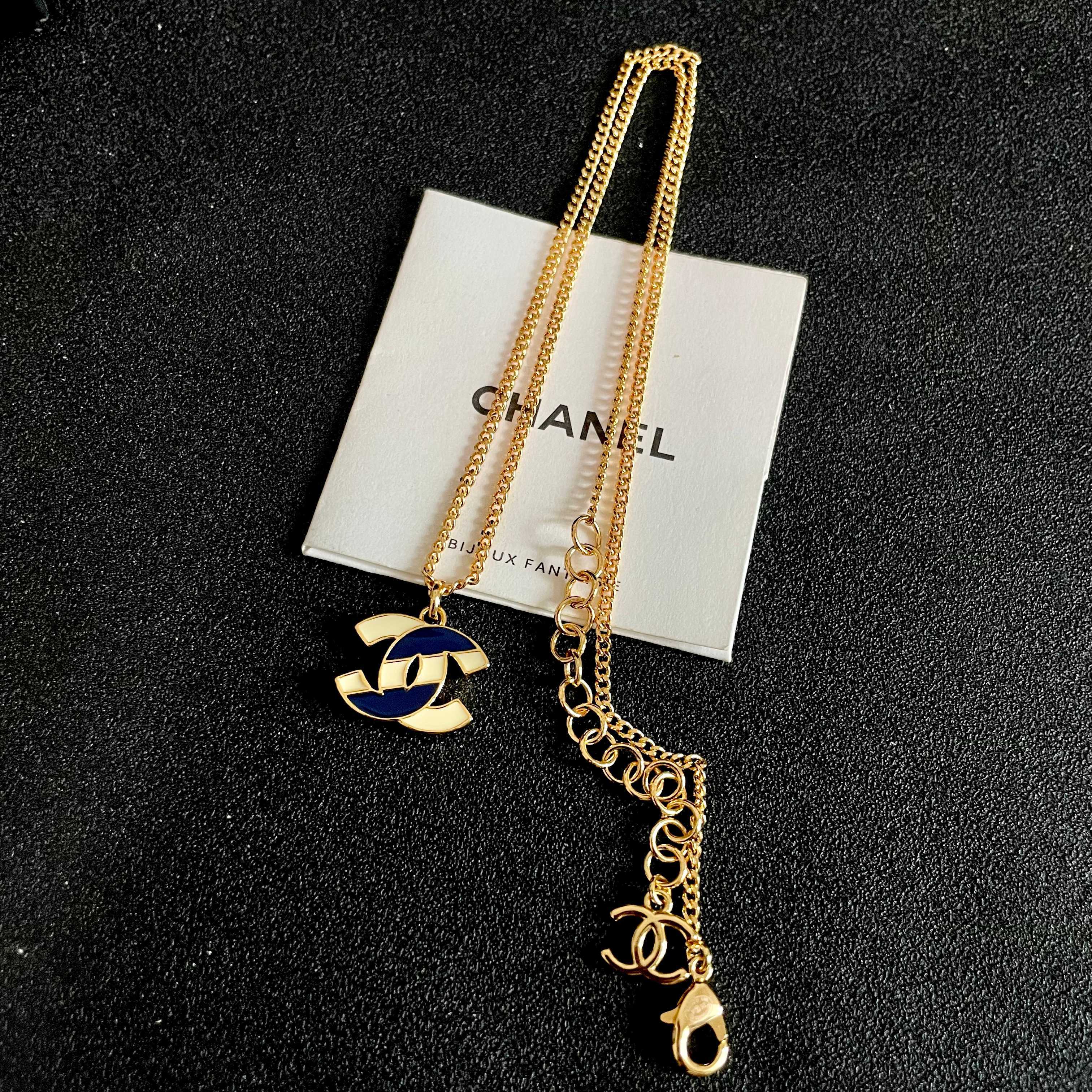 Chanel CC Enamel Pendant necklace Gold-tone metal with cream and navy blue enamel 42cm
