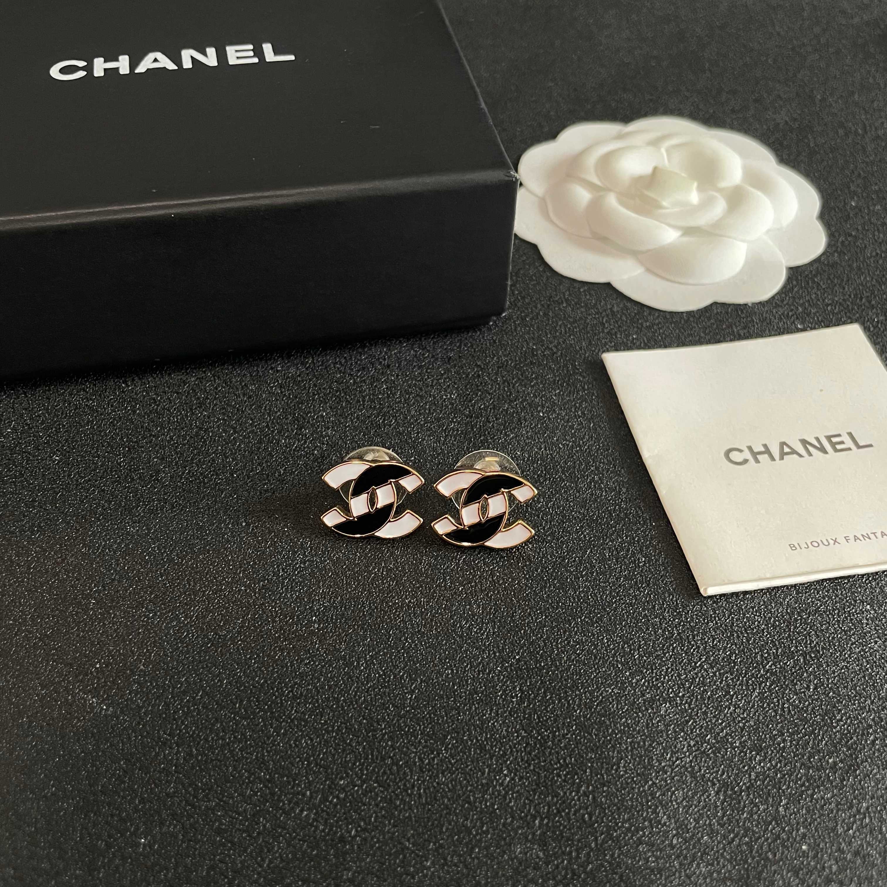Chanel CC Logo Enamel Stud Earrings earrings Gold-tone metal with black and white enamel 1 5cm stud diameter