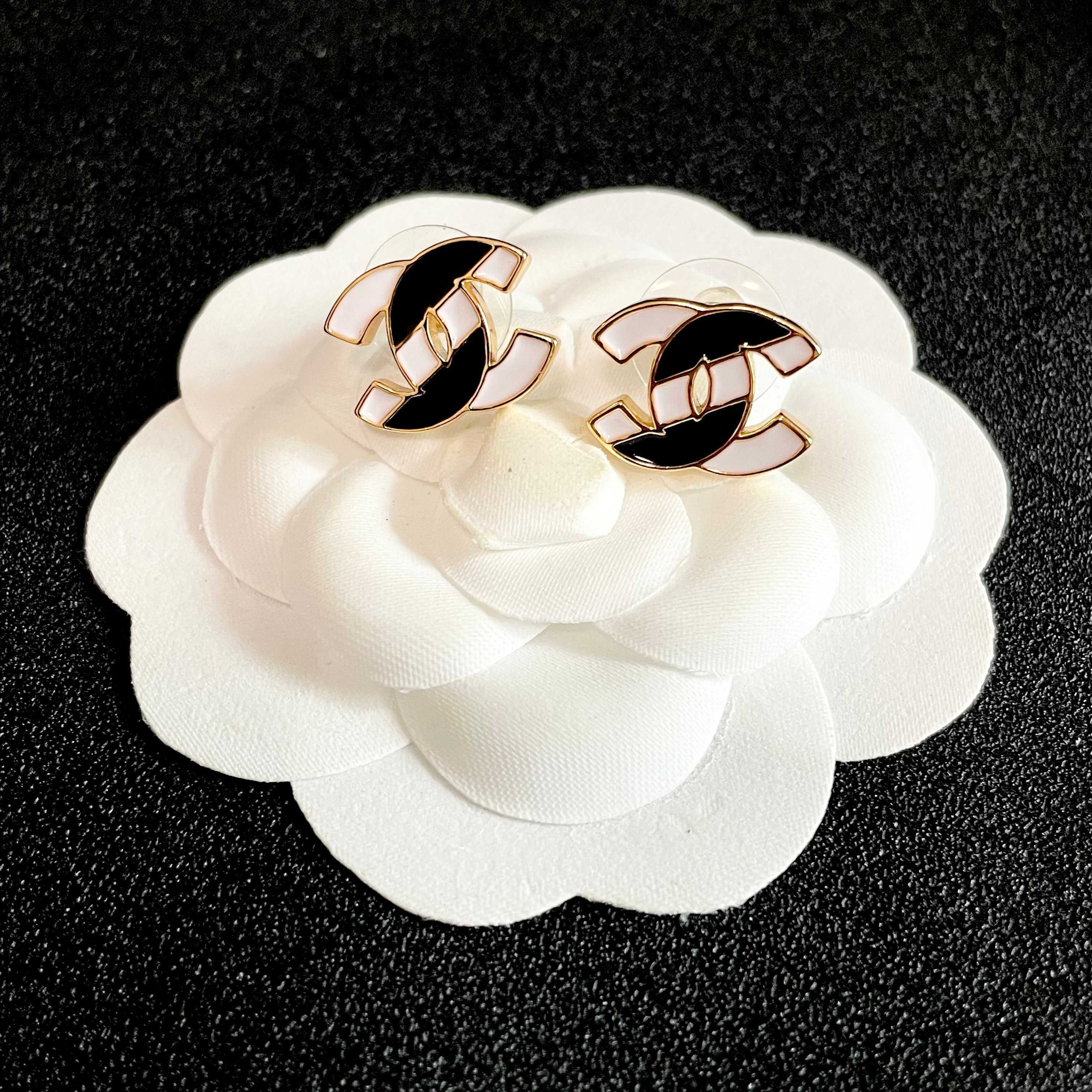 Chanel CC Logo Enamel Stud Earrings earrings Gold-tone metal with black and white enamel 1 5cm stud diameter