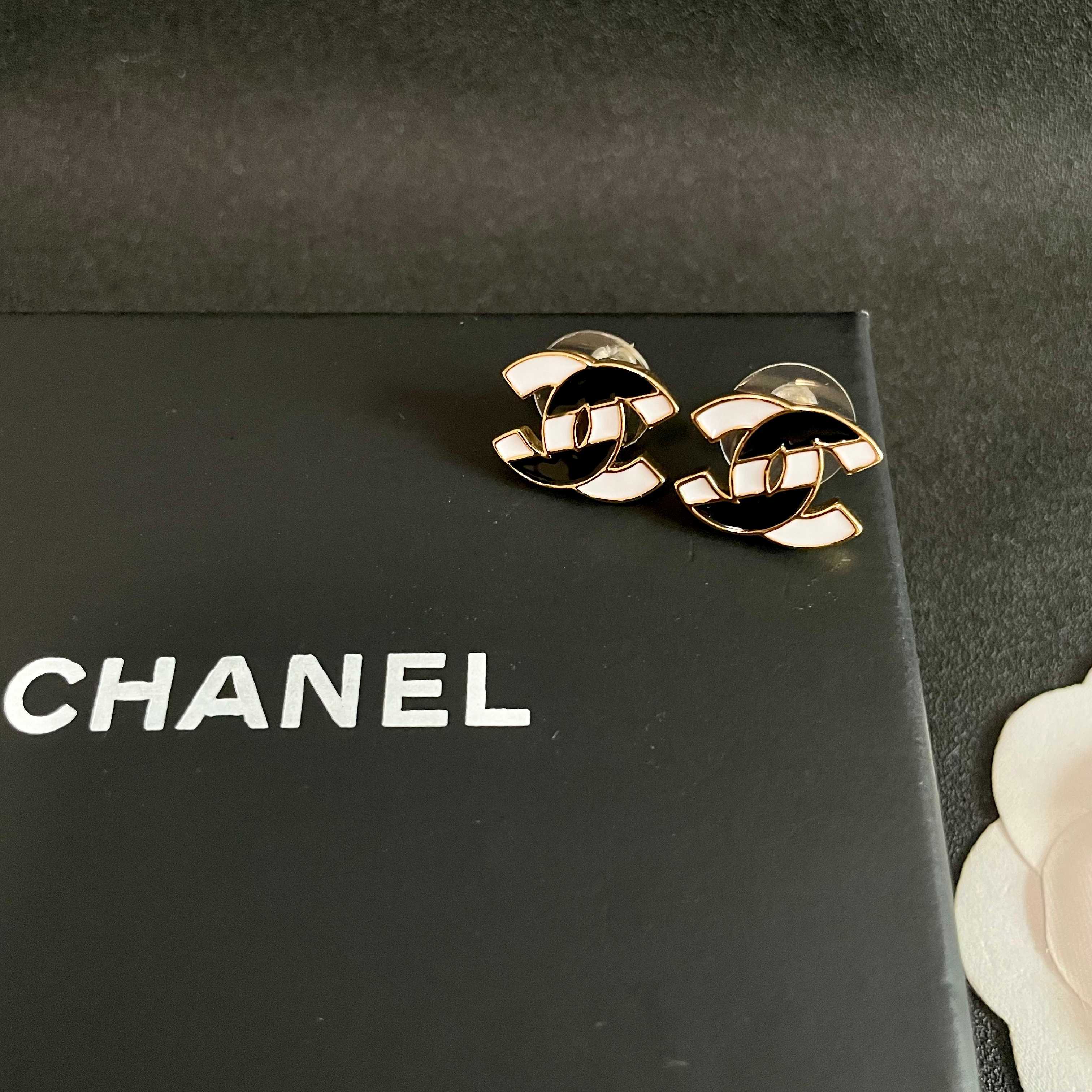 Chanel CC Logo Enamel Stud Earrings earrings Gold-tone metal with black and white enamel 1 5cm stud diameter