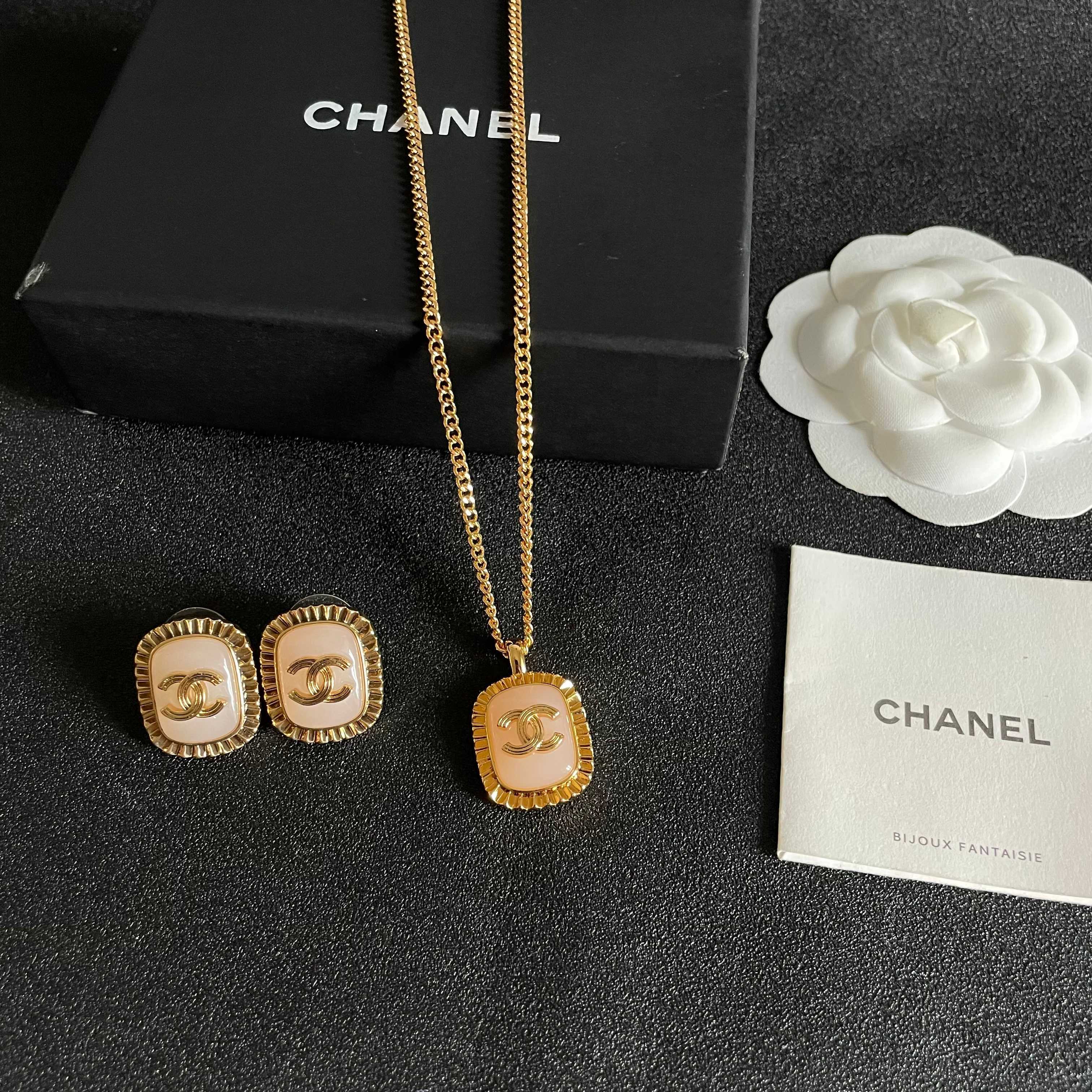 Chanel CC Logo Resin Square Pendant necklace Gold-tone metal with light pink resin 45cm