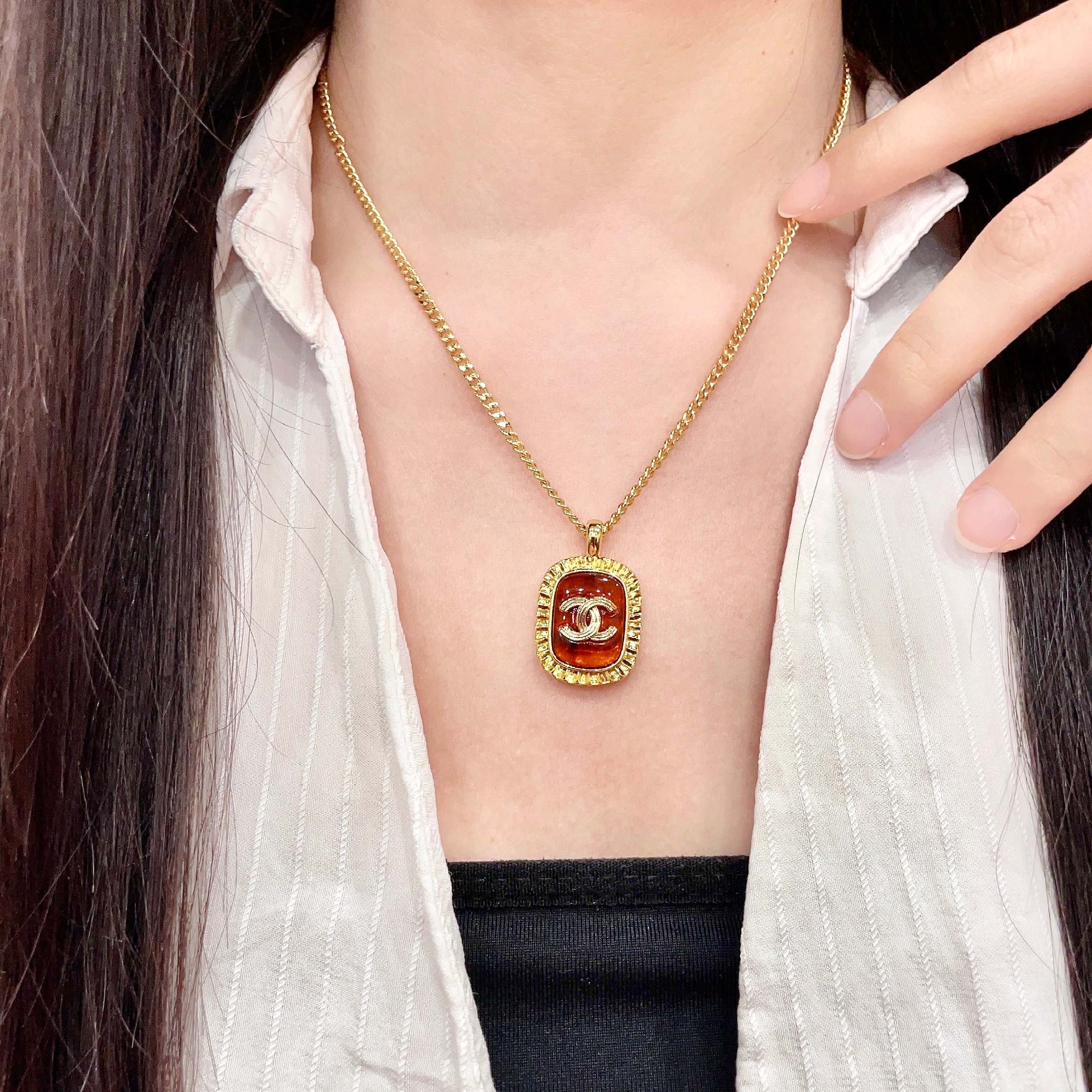 Chanel CC Logo Amber Resin Pendant necklace Gold-tone metal with amber orange resin 45cm