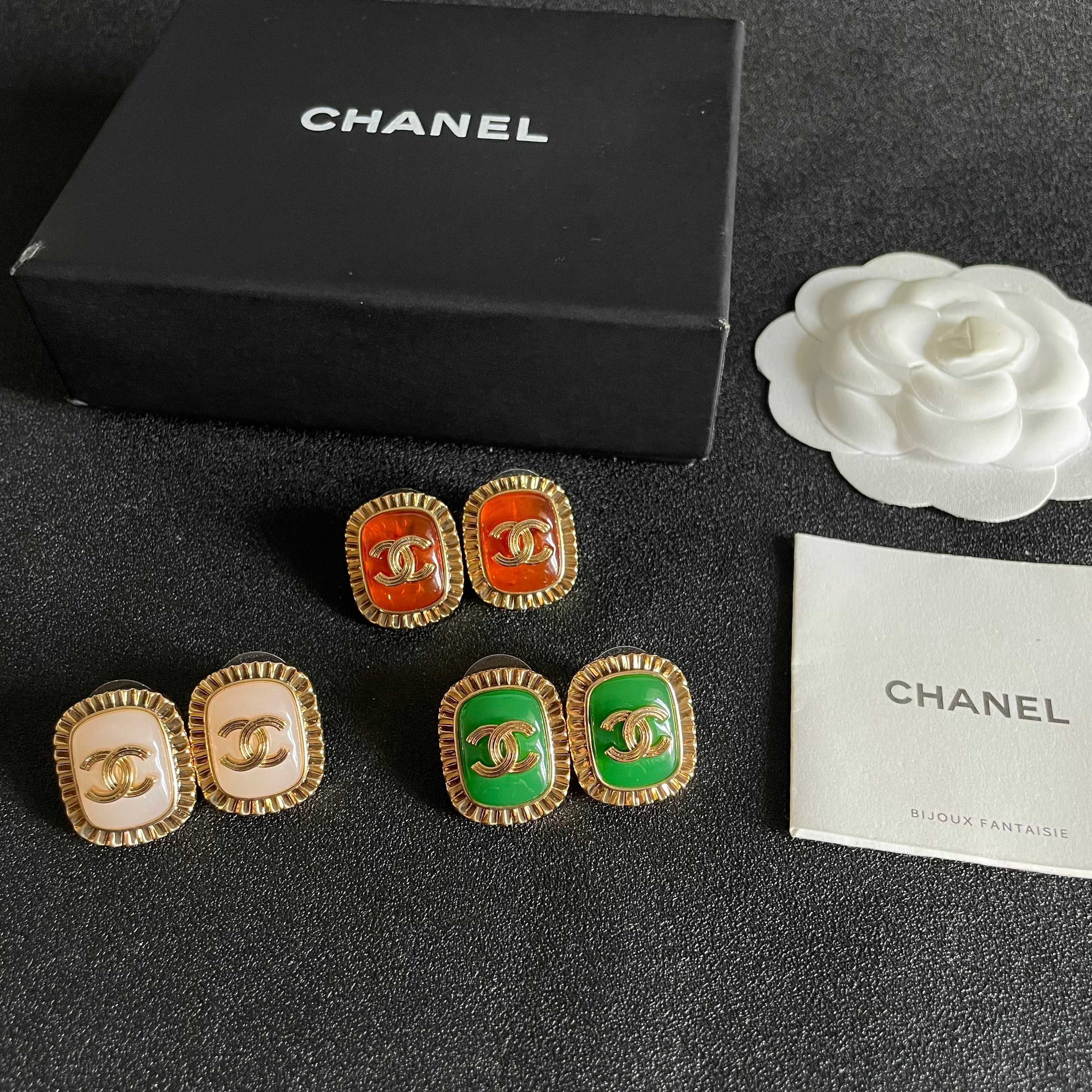 Chanel CC Logo Resin Square Stud Earrings earrings gold-tone metal emerald green resin 2cm stud diameter