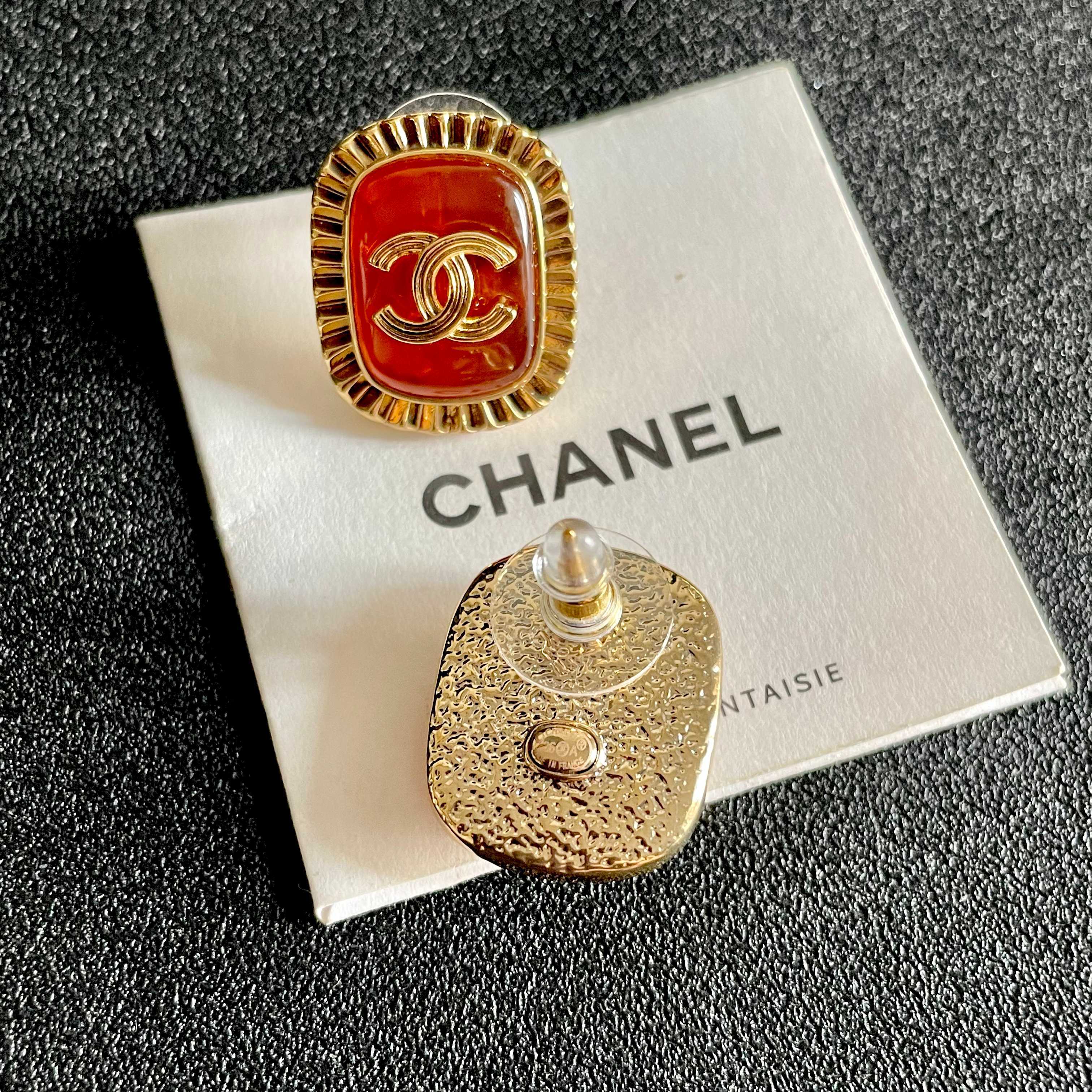 Chanel CC Logo Ribbed Edge Resin Stud Earrings earrings gold-tone metal orange resin 2cm diameter