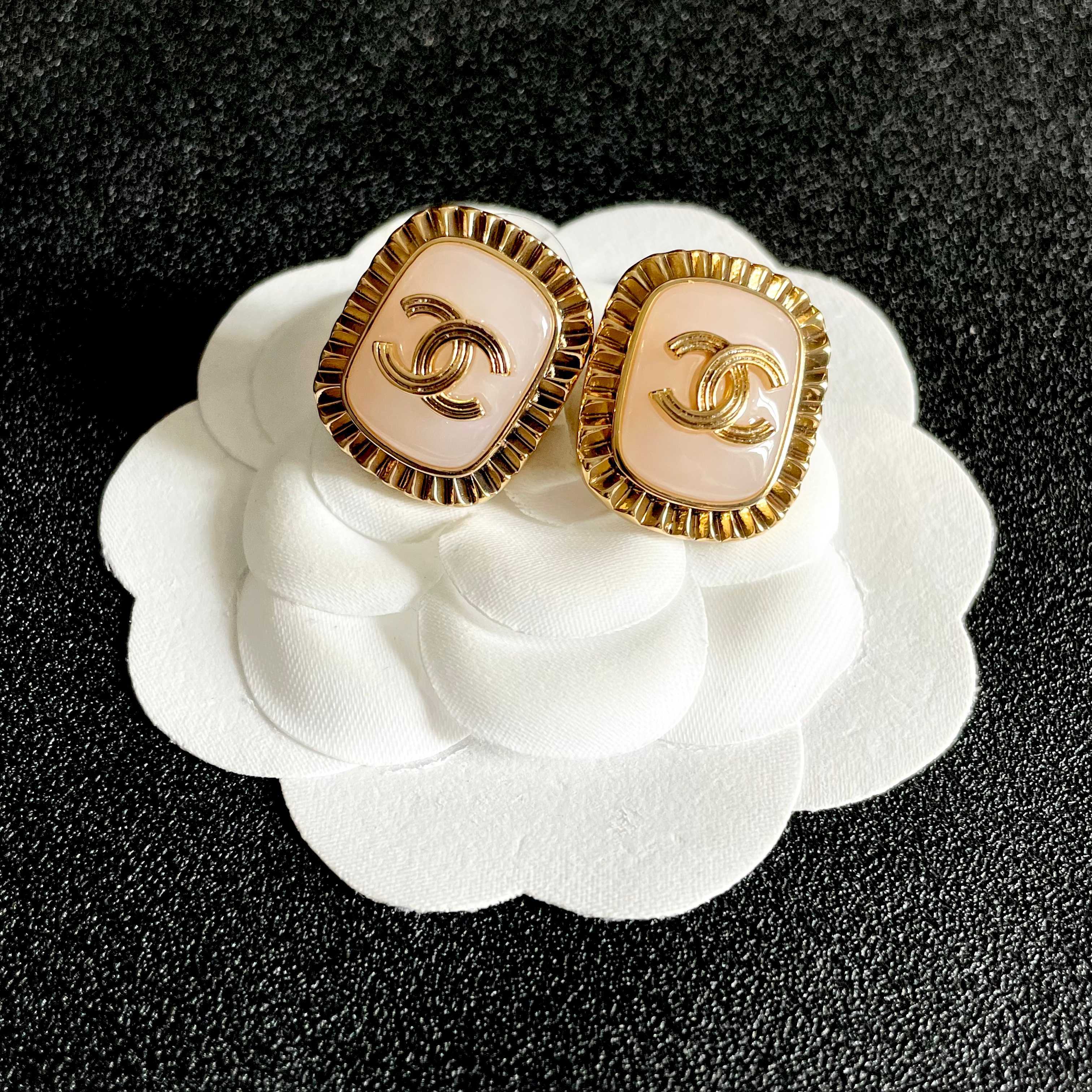 Chanel CC Logo Ribbed Edge Resin Stud Earrings earrings gold-tone metal light pink resin 2cm diameter