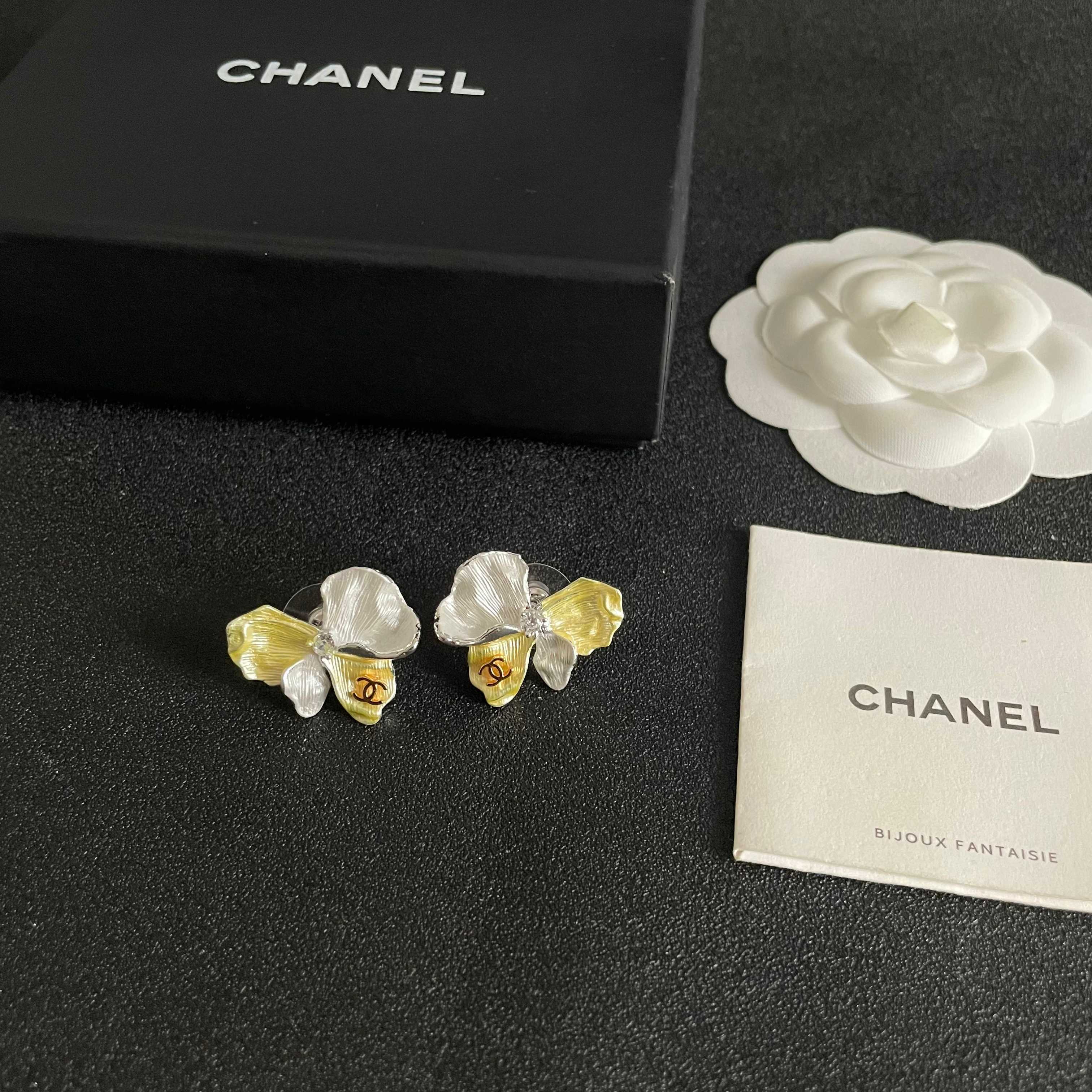 Chanel CC Logo Flower Stud Earrings earrings silver-toned metal pale yellow enamel white enamel clear crystal accents 2cm stud diameter