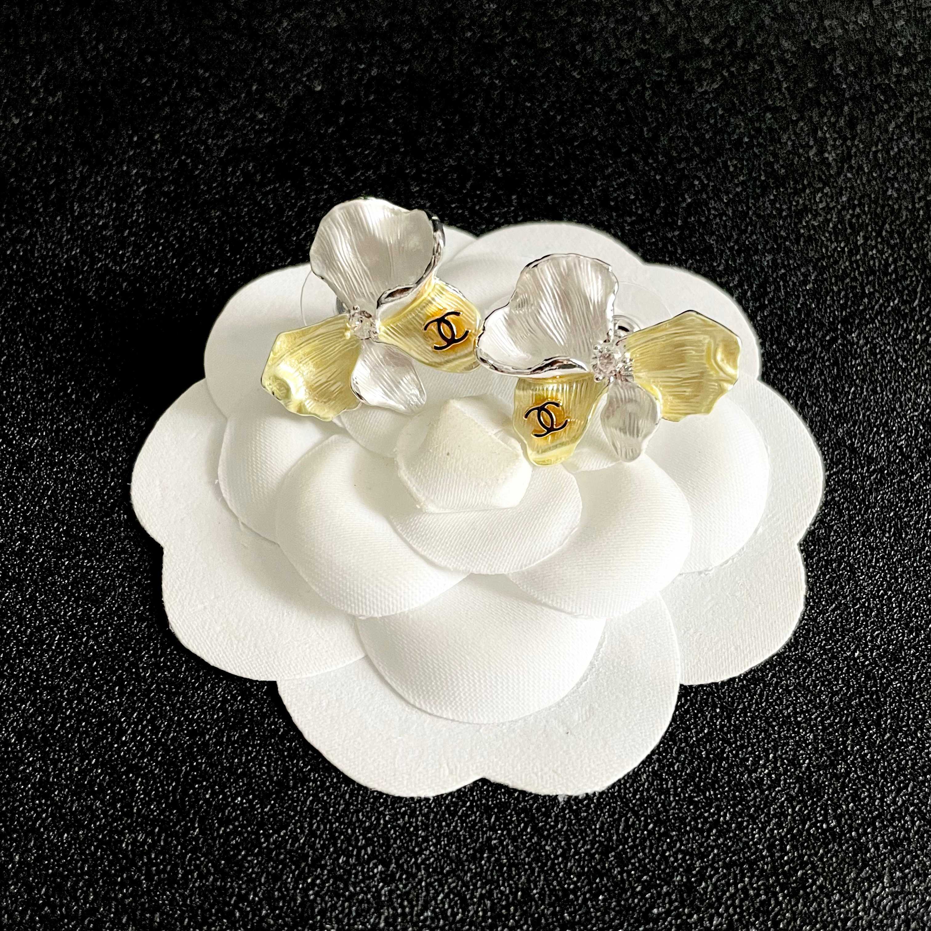 Chanel CC Logo Flower Stud Earrings earrings silver-toned metal pale yellow enamel white enamel clear crystal accents 2cm stud diameter