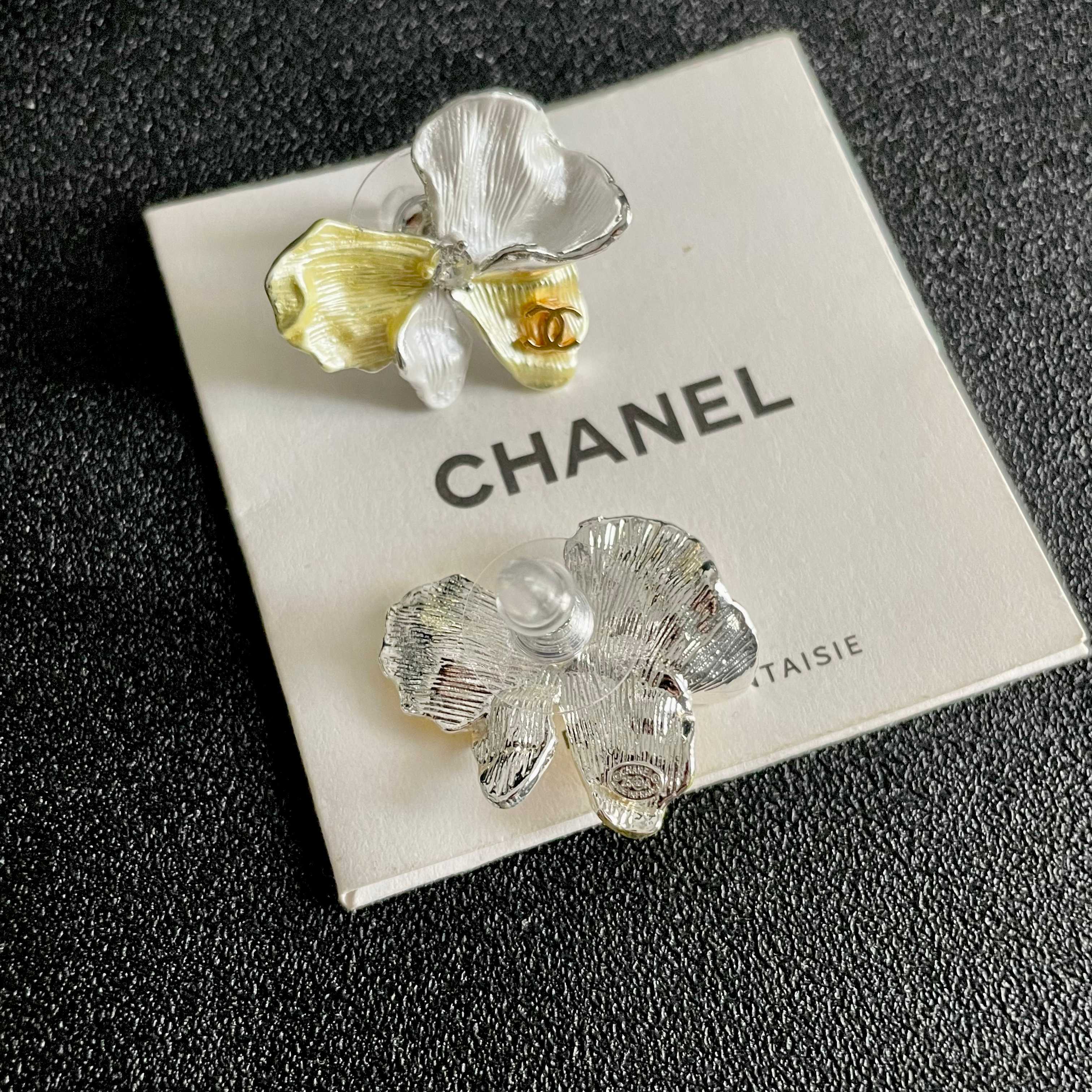 Chanel CC Logo Flower Stud Earrings earrings silver-toned metal pale yellow enamel white enamel clear crystal accents 2cm stud diameter