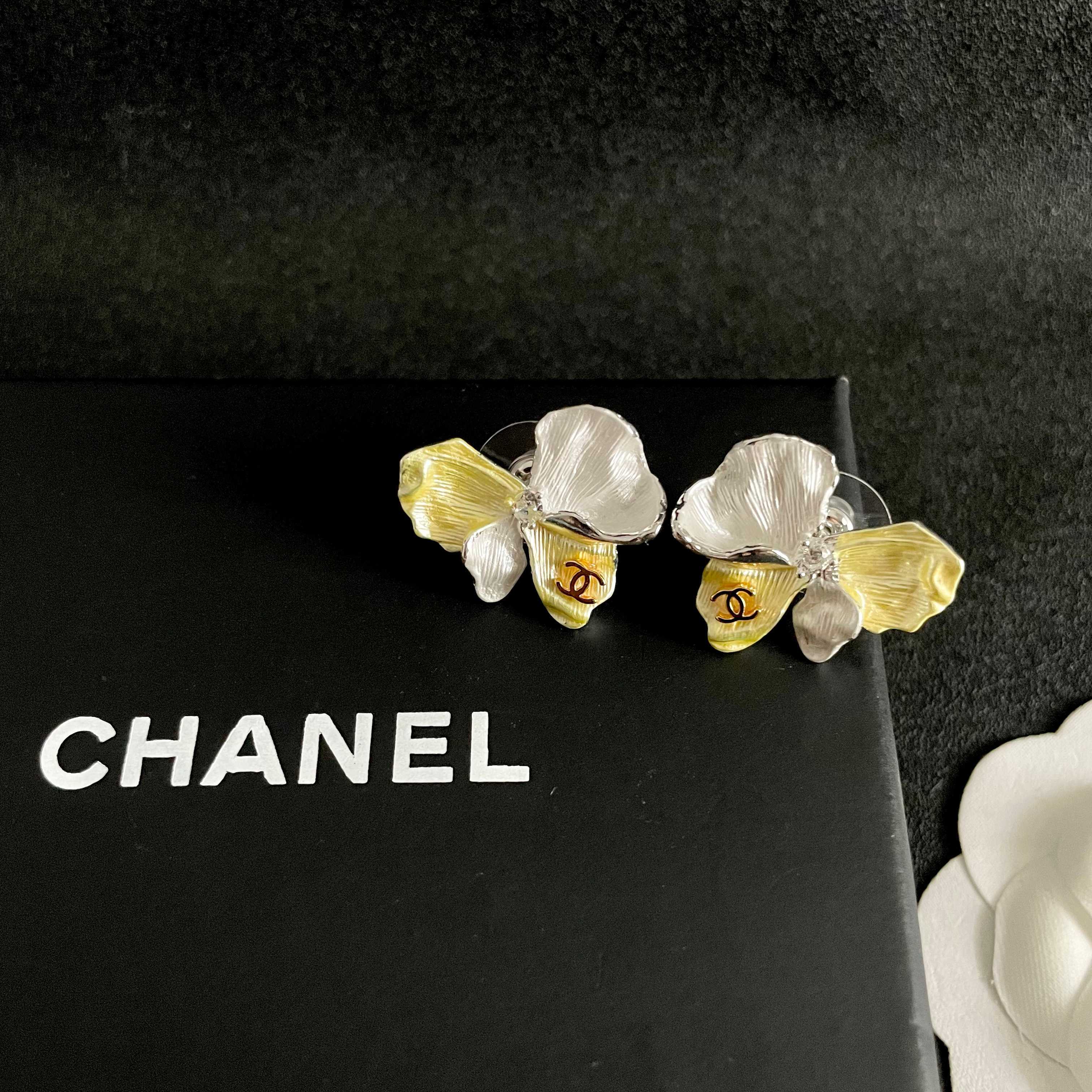 Chanel CC Logo Flower Stud Earrings earrings silver-toned metal pale yellow enamel white enamel clear crystal accents 2cm stud diameter
