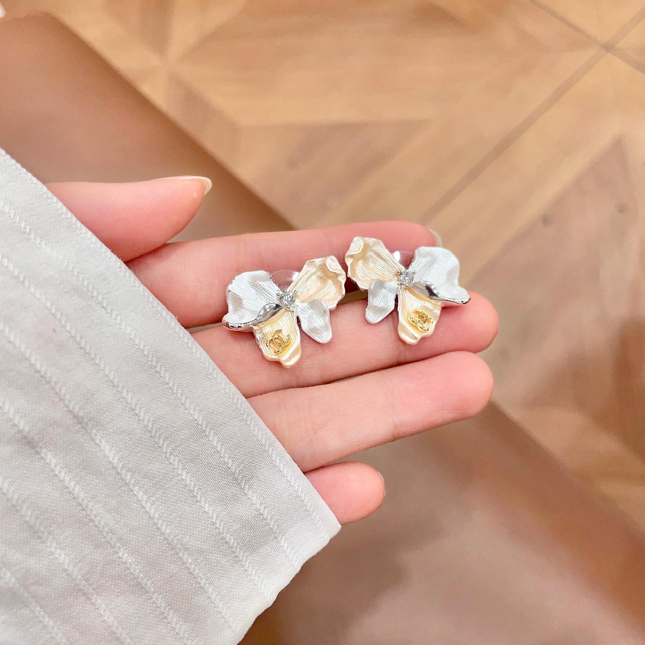 Chanel CC Logo Two-Tone Flower Stud Earrings earrings Two-tone silver and gold metal white mother-of-pearl effect clear crystal accent 2cm stud diameter