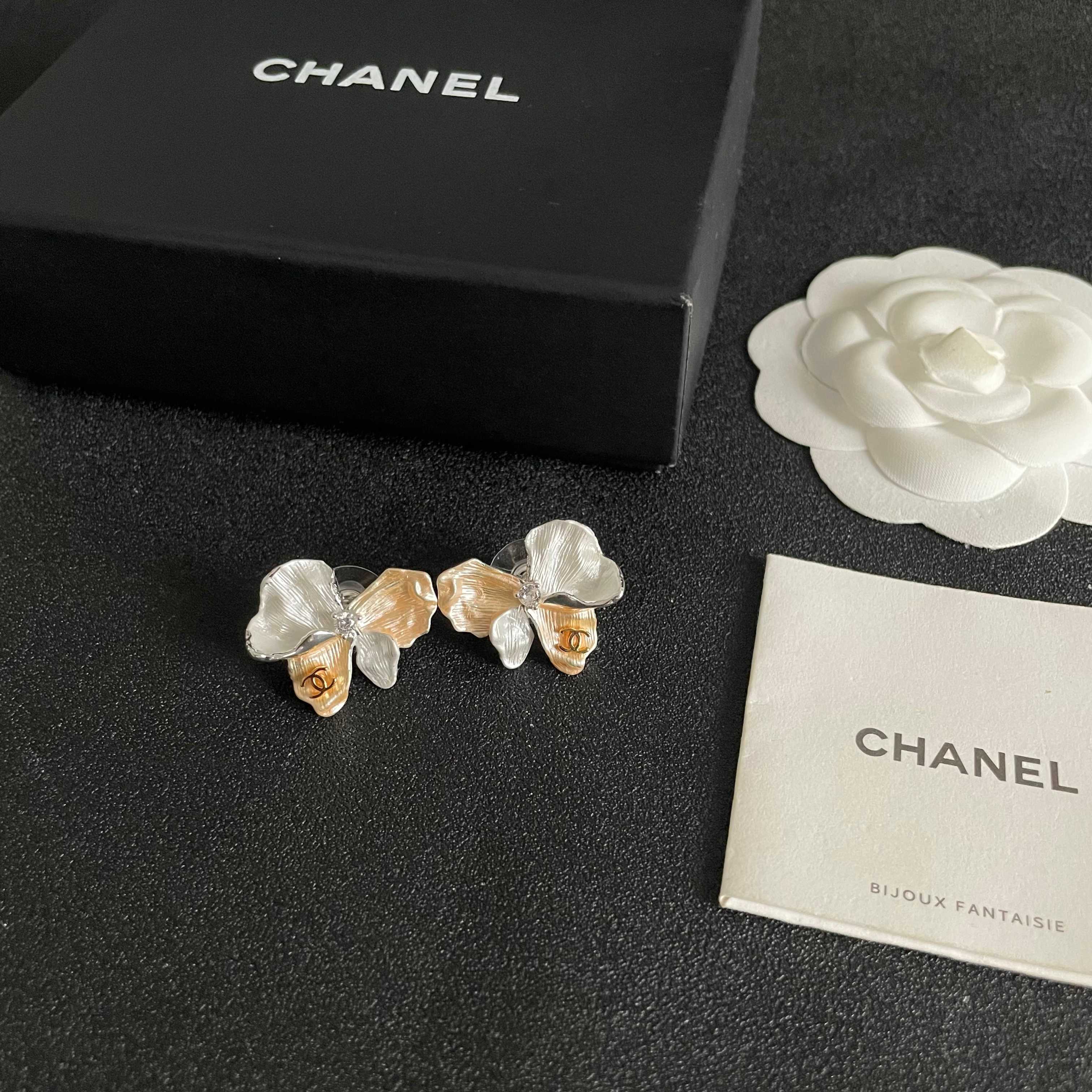 Chanel CC Logo Two-Tone Flower Stud Earrings earrings Two-tone silver and gold metal white mother-of-pearl effect clear crystal accent 2cm stud diameter