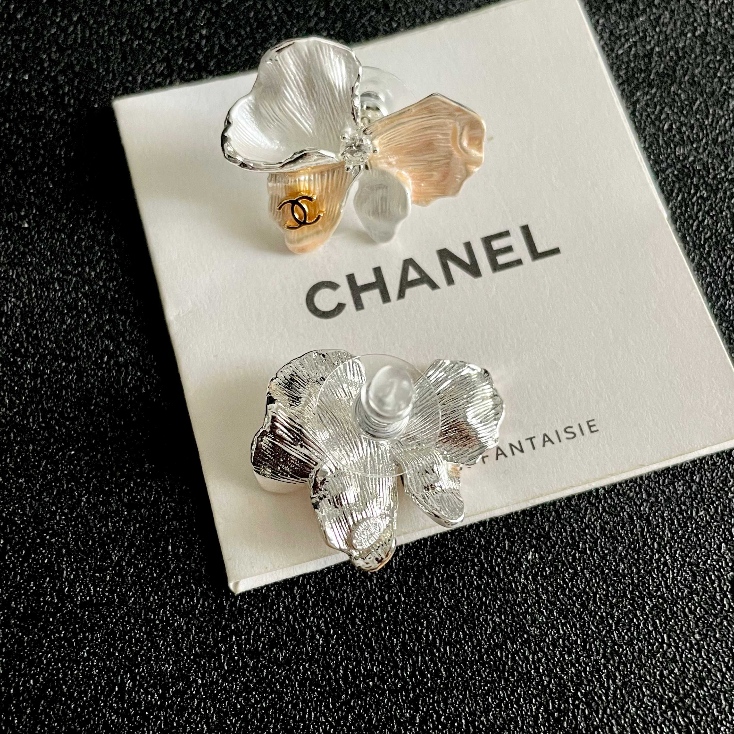 Chanel CC Logo Two-Tone Flower Stud Earrings earrings Two-tone silver and gold metal white mother-of-pearl effect clear crystal accent 2cm stud diameter