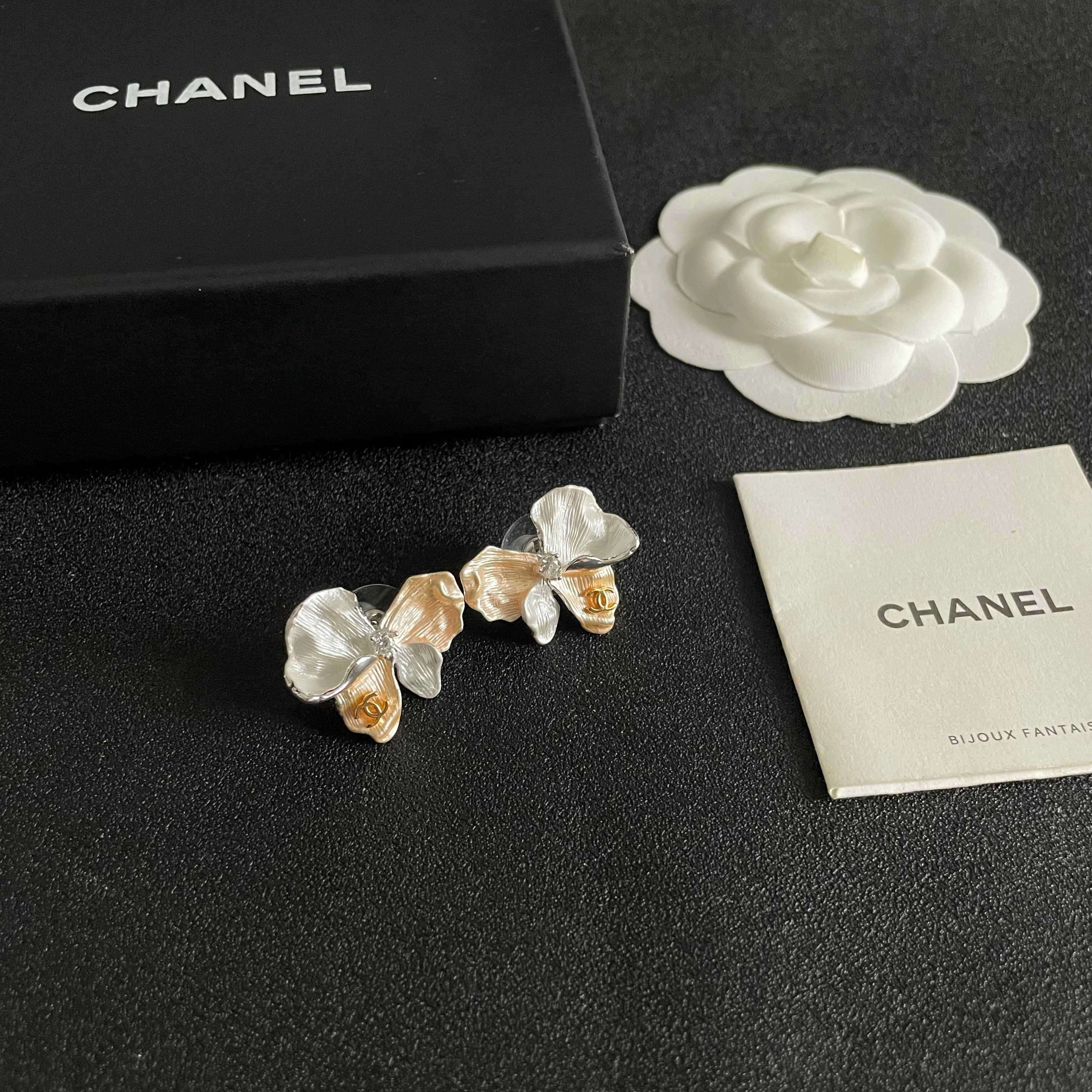 Chanel CC Logo Two-Tone Flower Stud Earrings earrings Two-tone silver and gold metal white mother-of-pearl effect clear crystal accent 2cm stud diameter