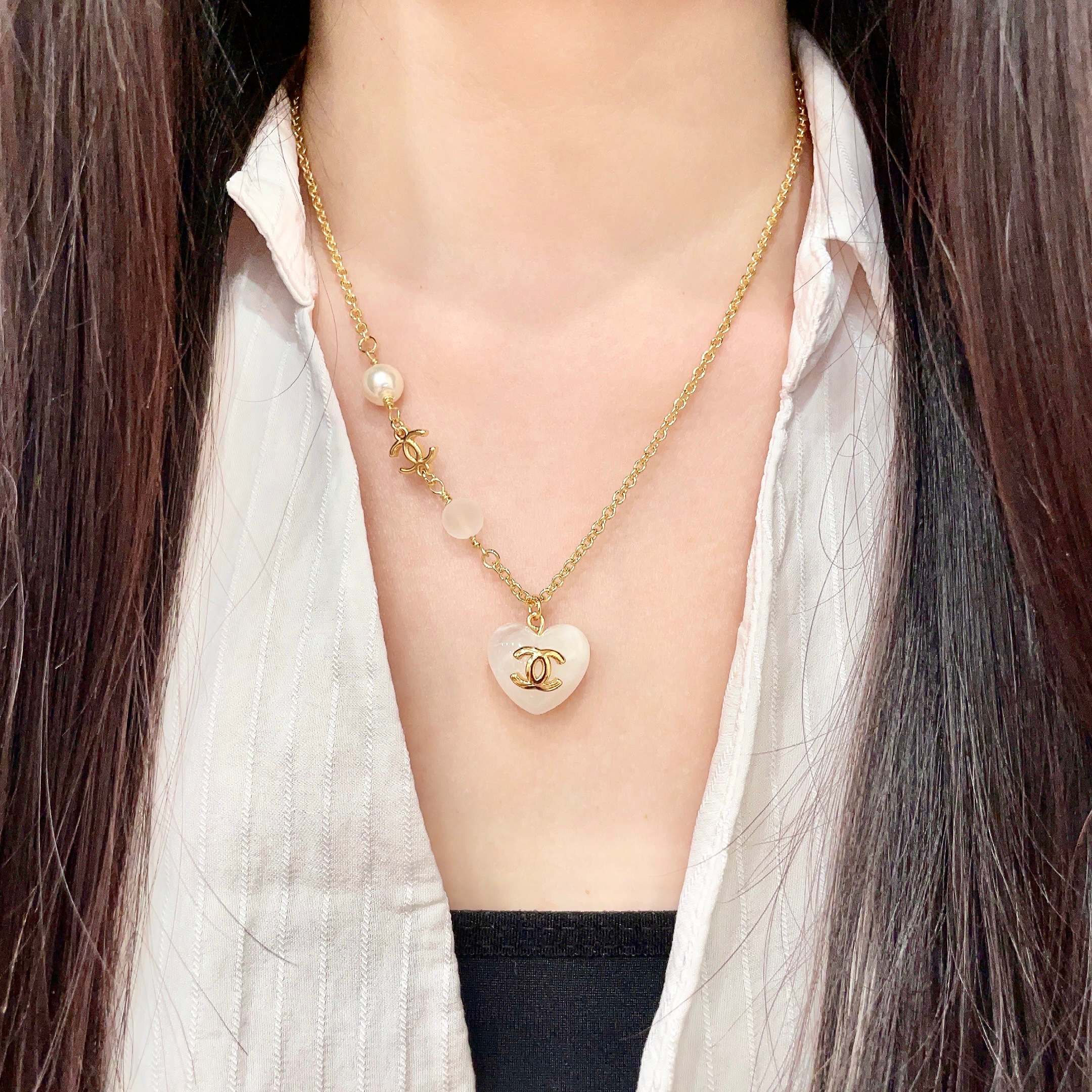 Chanel CC Heart Pendant necklace Gold-tone metal white resin heart white faux pearl frosted white bead 42cm