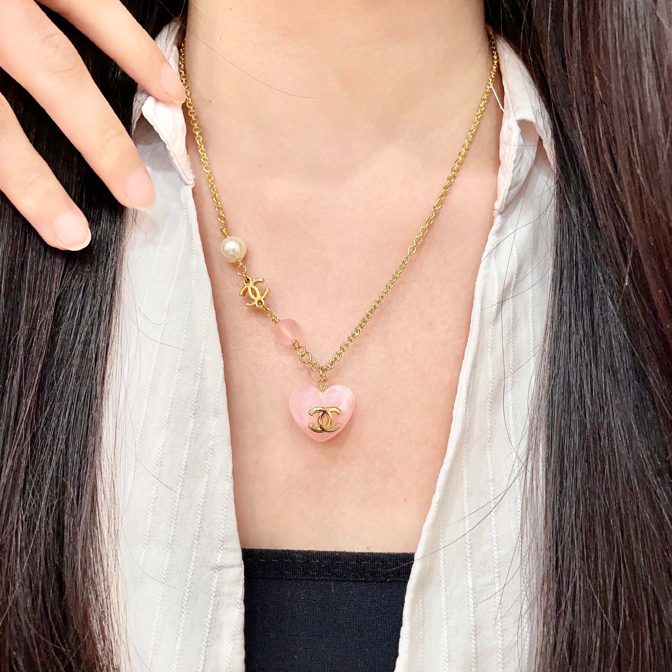 Chanel CC Heart Pendant Necklace necklace Gold-tone metal with cream faux pearl pink resin bead and pink resin heart pendant 42cm