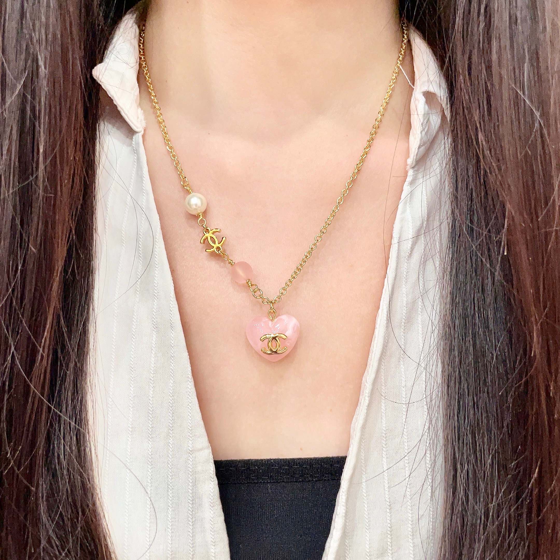 Chanel CC Heart Pendant Necklace necklace Gold-tone metal with cream faux pearl pink resin bead and pink resin heart pendant 42cm