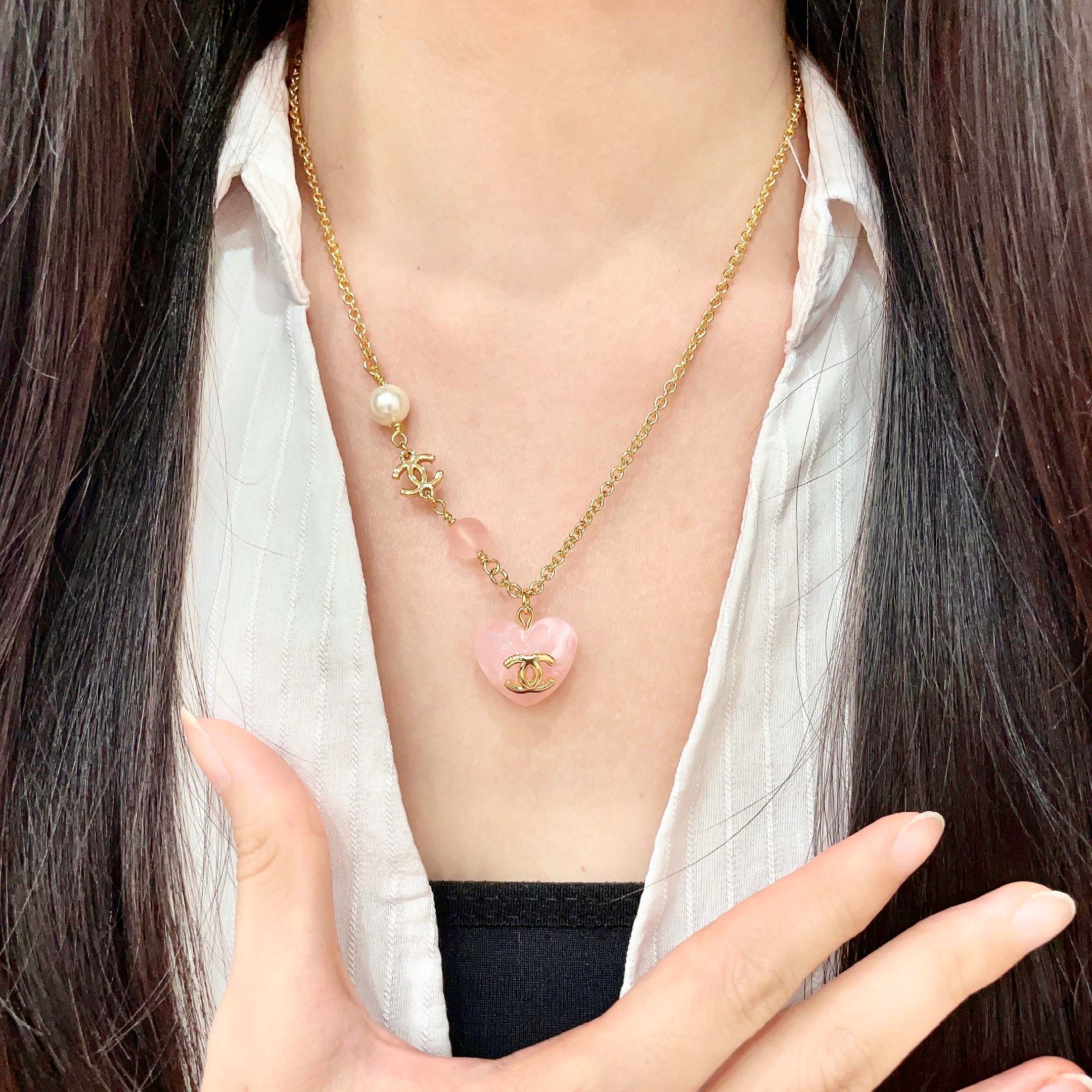 Chanel CC Heart Pendant Necklace necklace Gold-tone metal with cream faux pearl pink resin bead and pink resin heart pendant 42cm