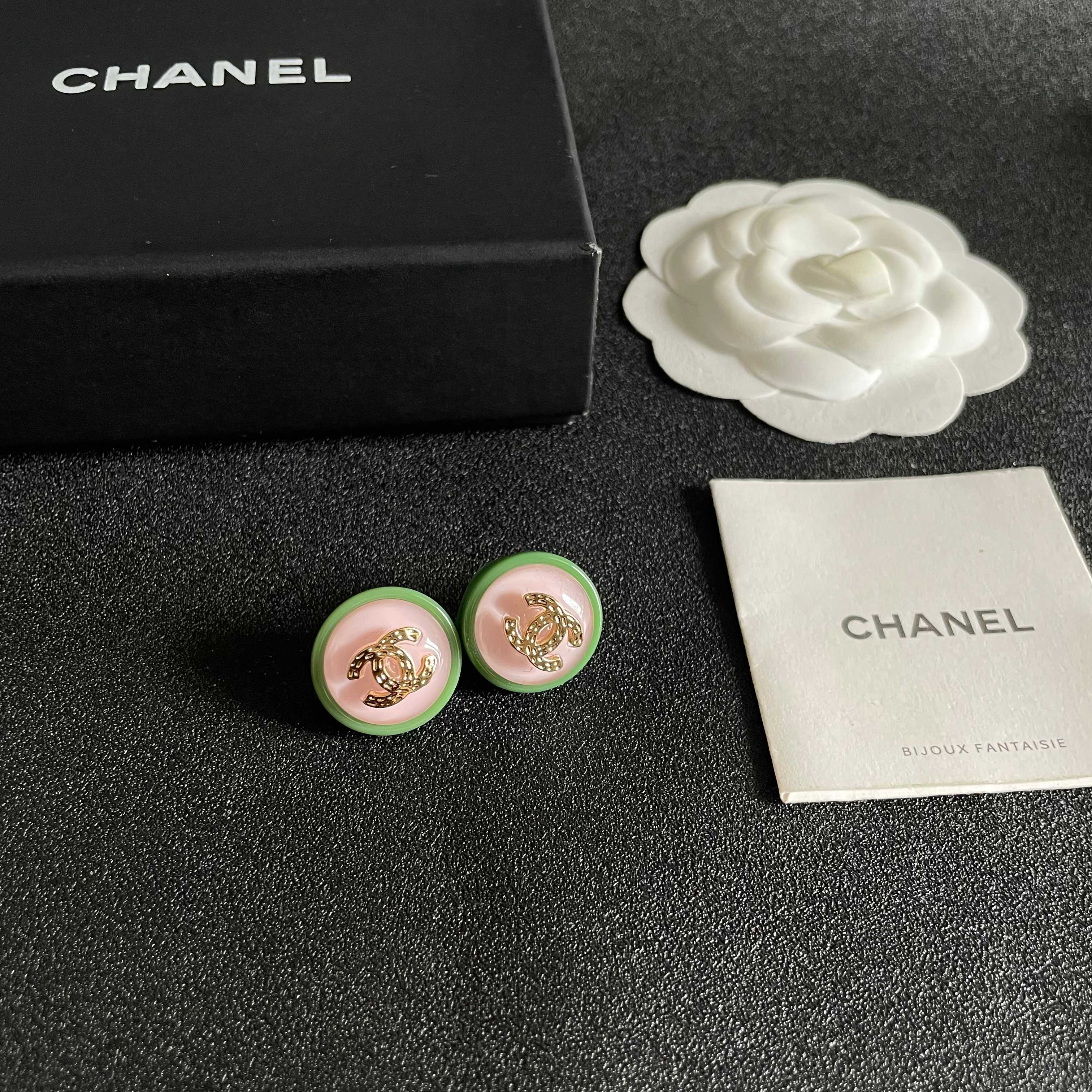 Chanel CC Logo Round Resin Stud Earrings earrings gold-tone metal light pink resin light green resin 1 5cm diameter