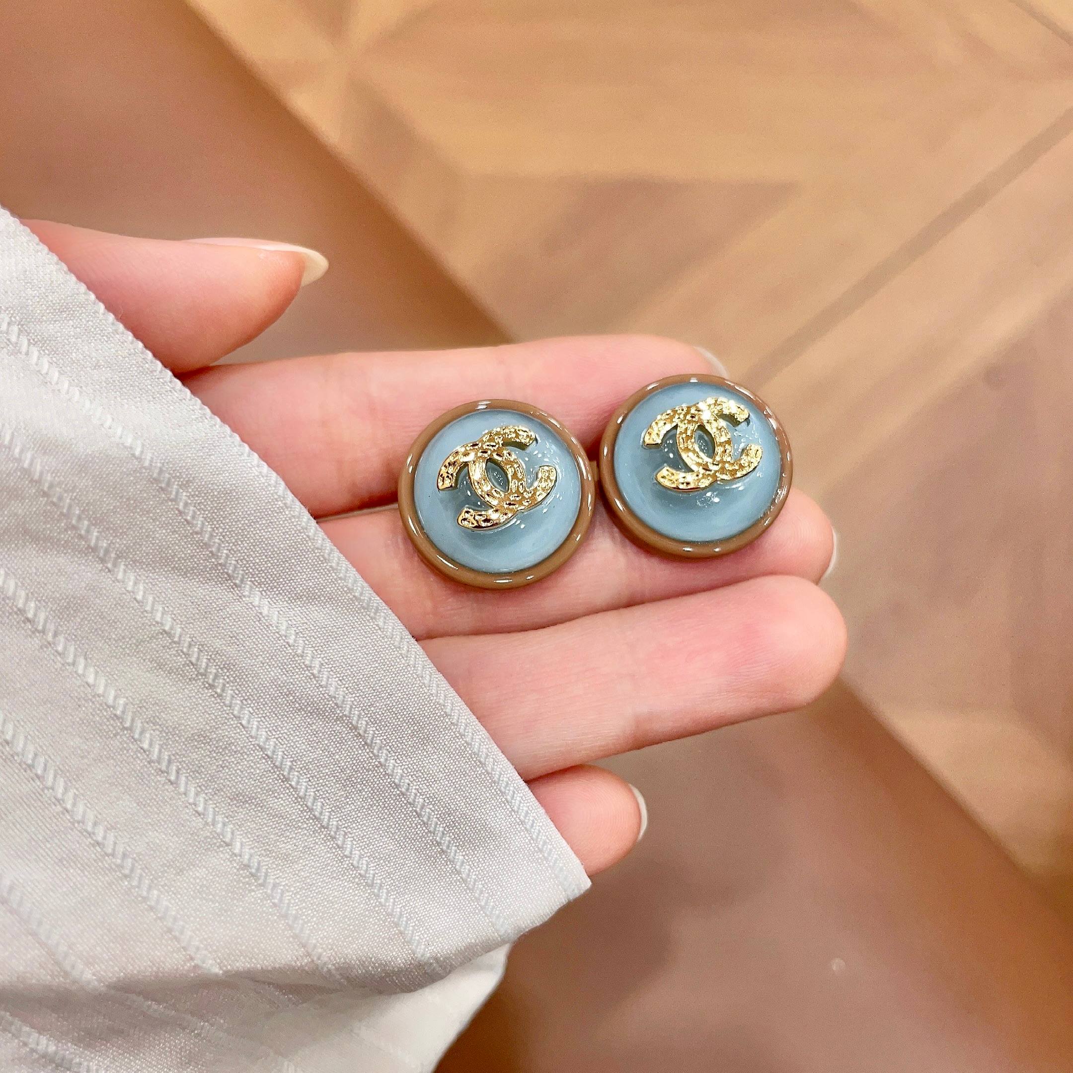Chanel CC Logo Round Stud Earrings earrings Gold-tone metal with light blue enamel and beige resin border 1 5cm diameter