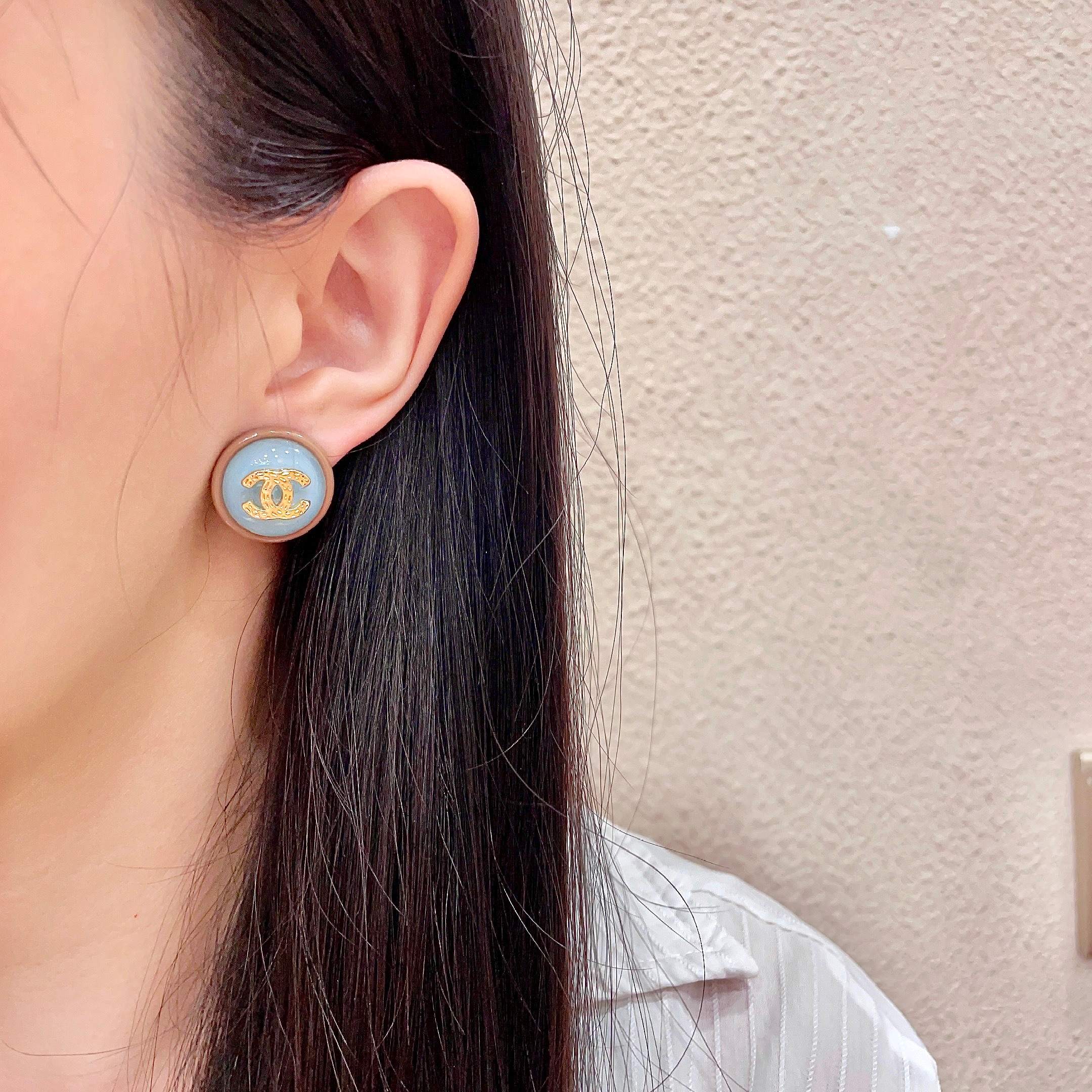 Chanel CC Logo Round Stud Earrings earrings Gold-tone metal with light blue enamel and beige resin border 1 5cm diameter