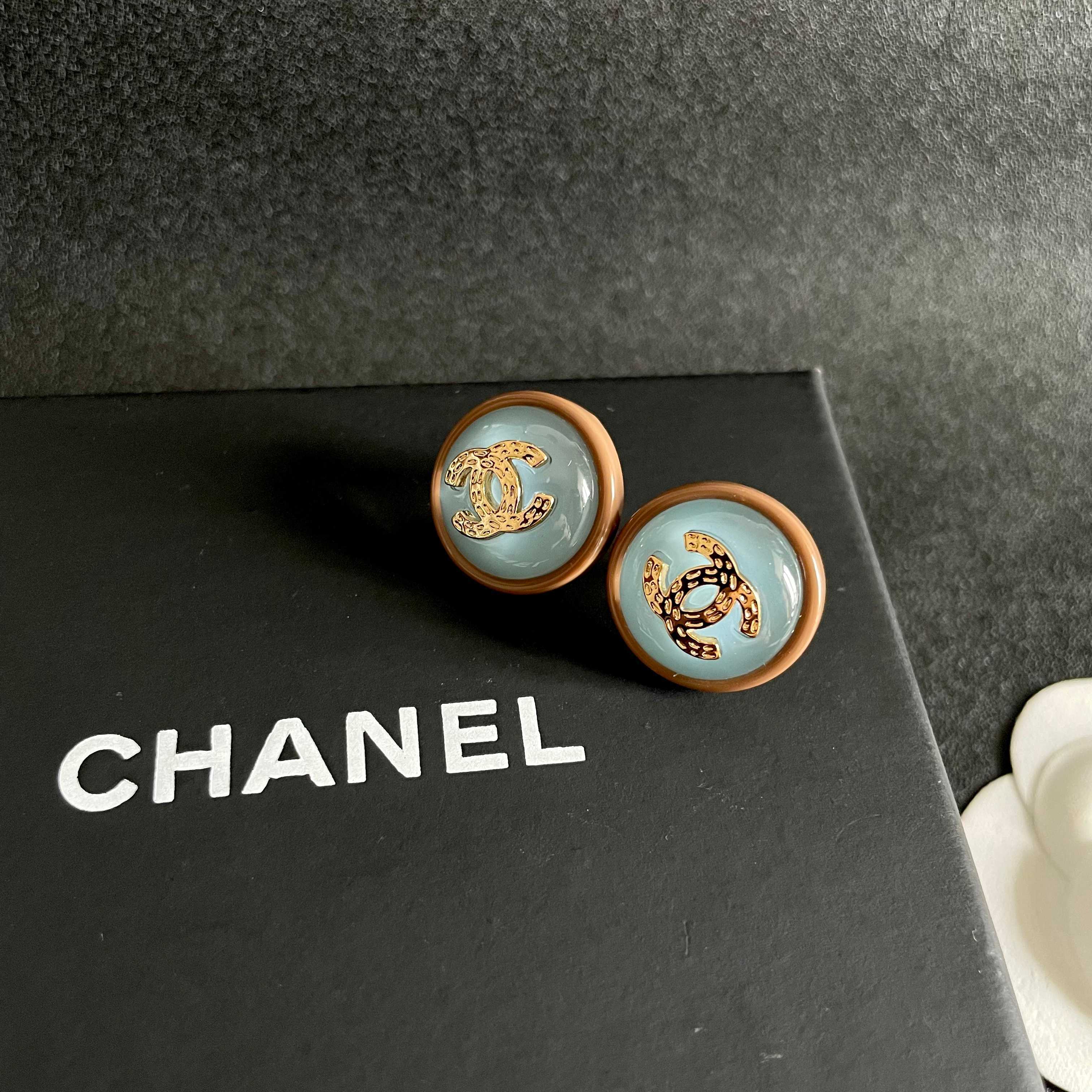 Chanel CC Logo Round Stud Earrings earrings Gold-tone metal with light blue enamel and beige resin border 1 5cm diameter