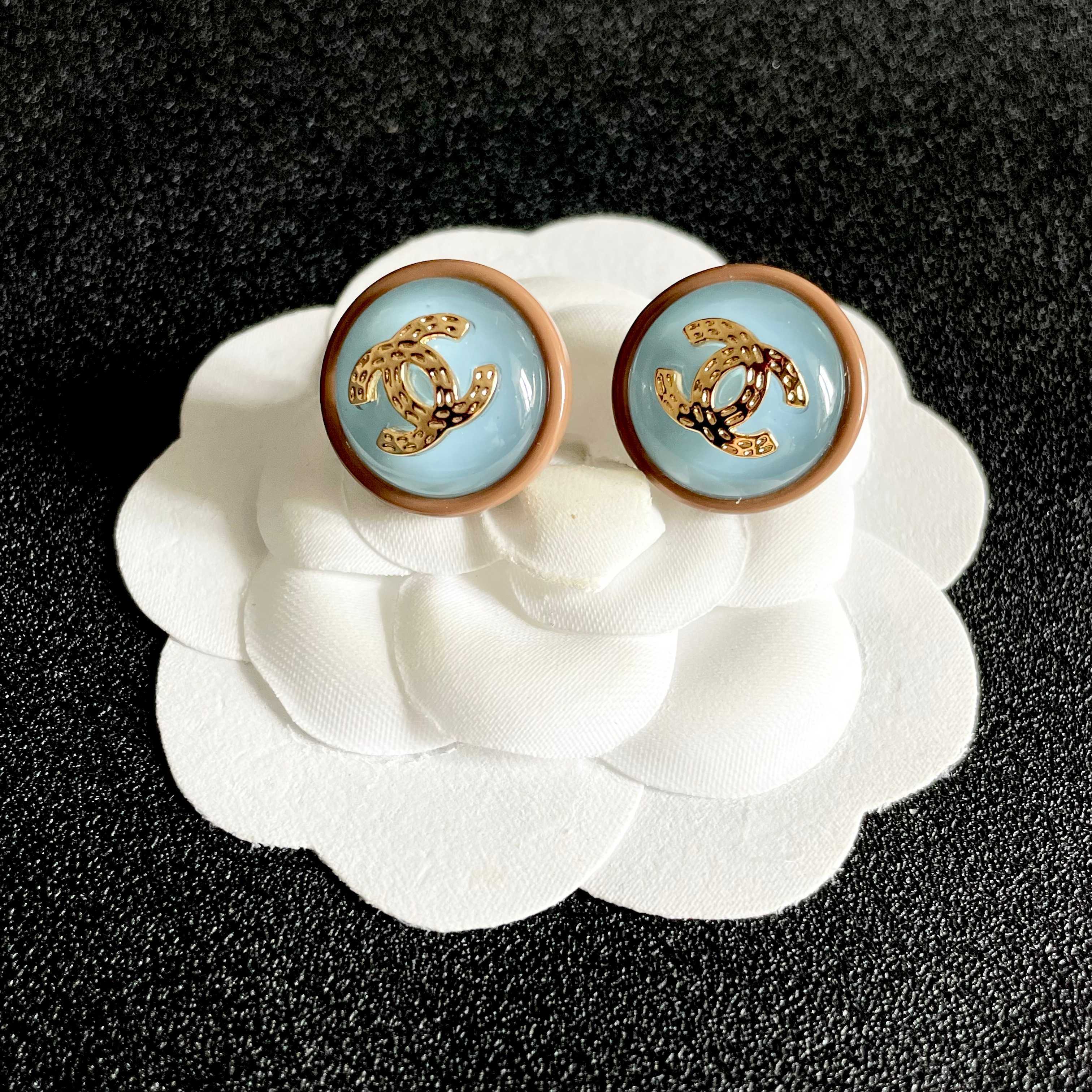 Chanel CC Logo Round Stud Earrings earrings Gold-tone metal with light blue enamel and beige resin border 1 5cm diameter