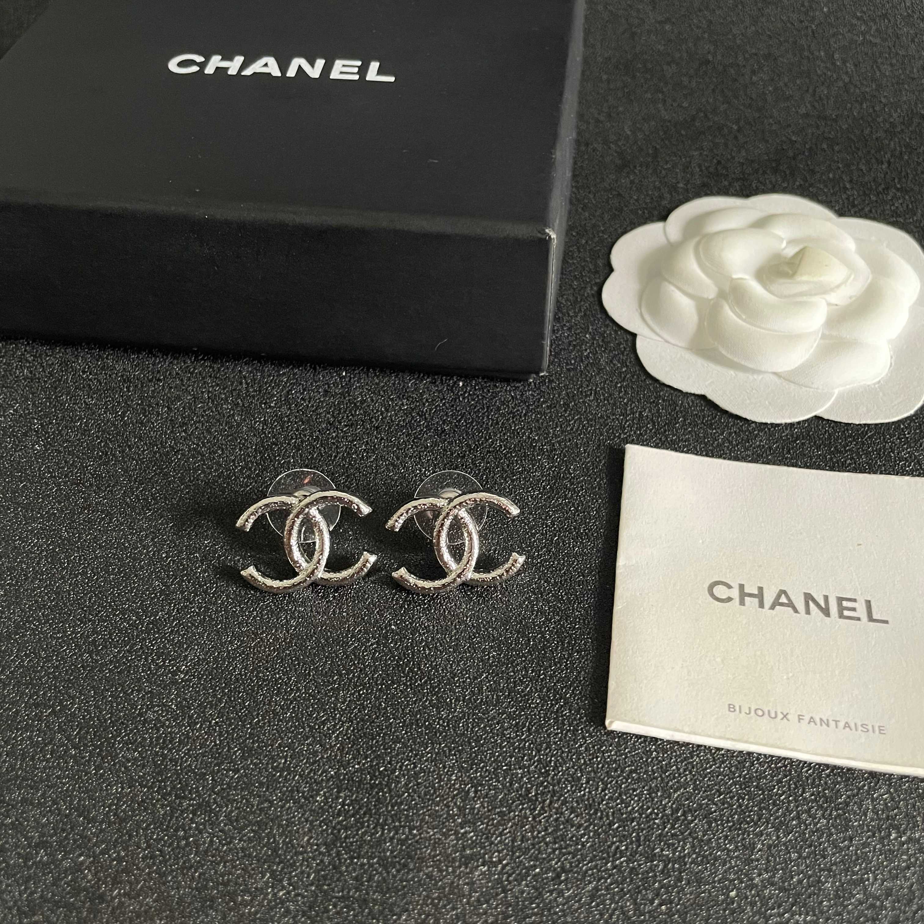 Chanel CC Logo Stud Earrings earrings silver-toned textured metal 1 5cm diameter
