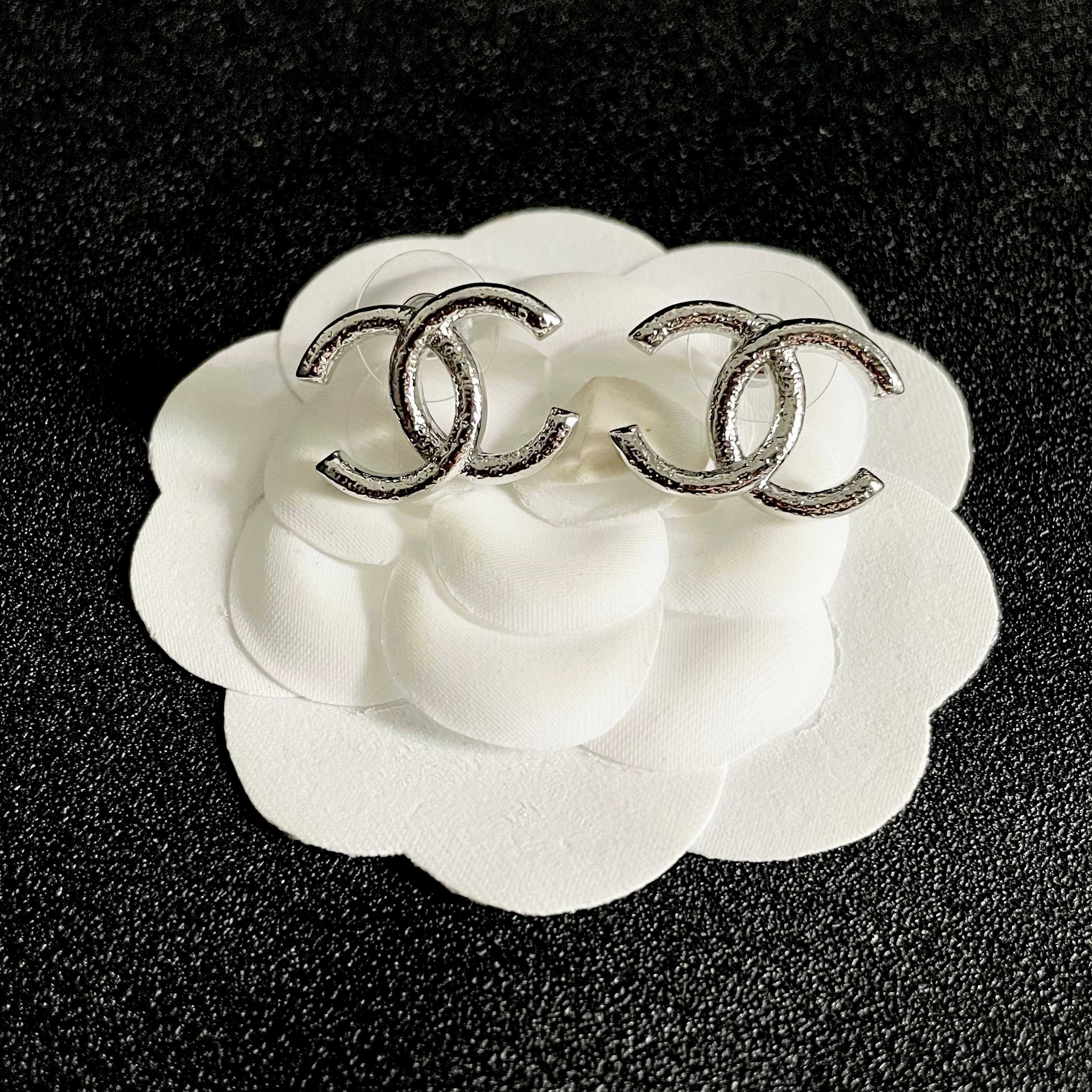 Chanel CC Logo Stud Earrings earrings silver-toned textured metal 1 5cm diameter