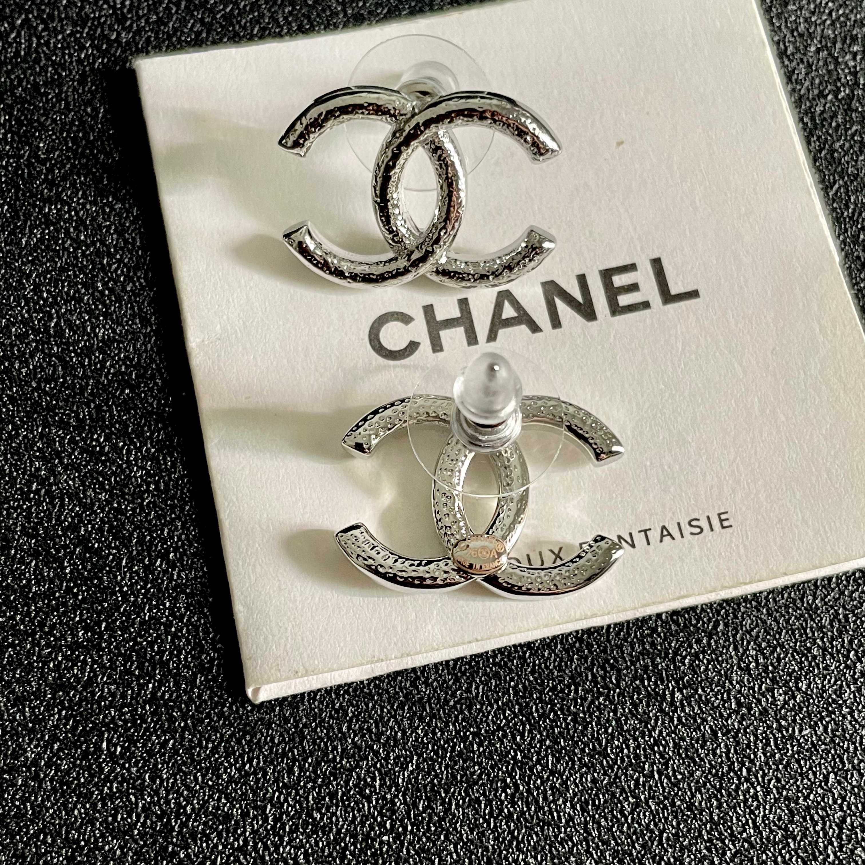 Chanel CC Logo Stud Earrings earrings silver-toned textured metal 1 5cm diameter