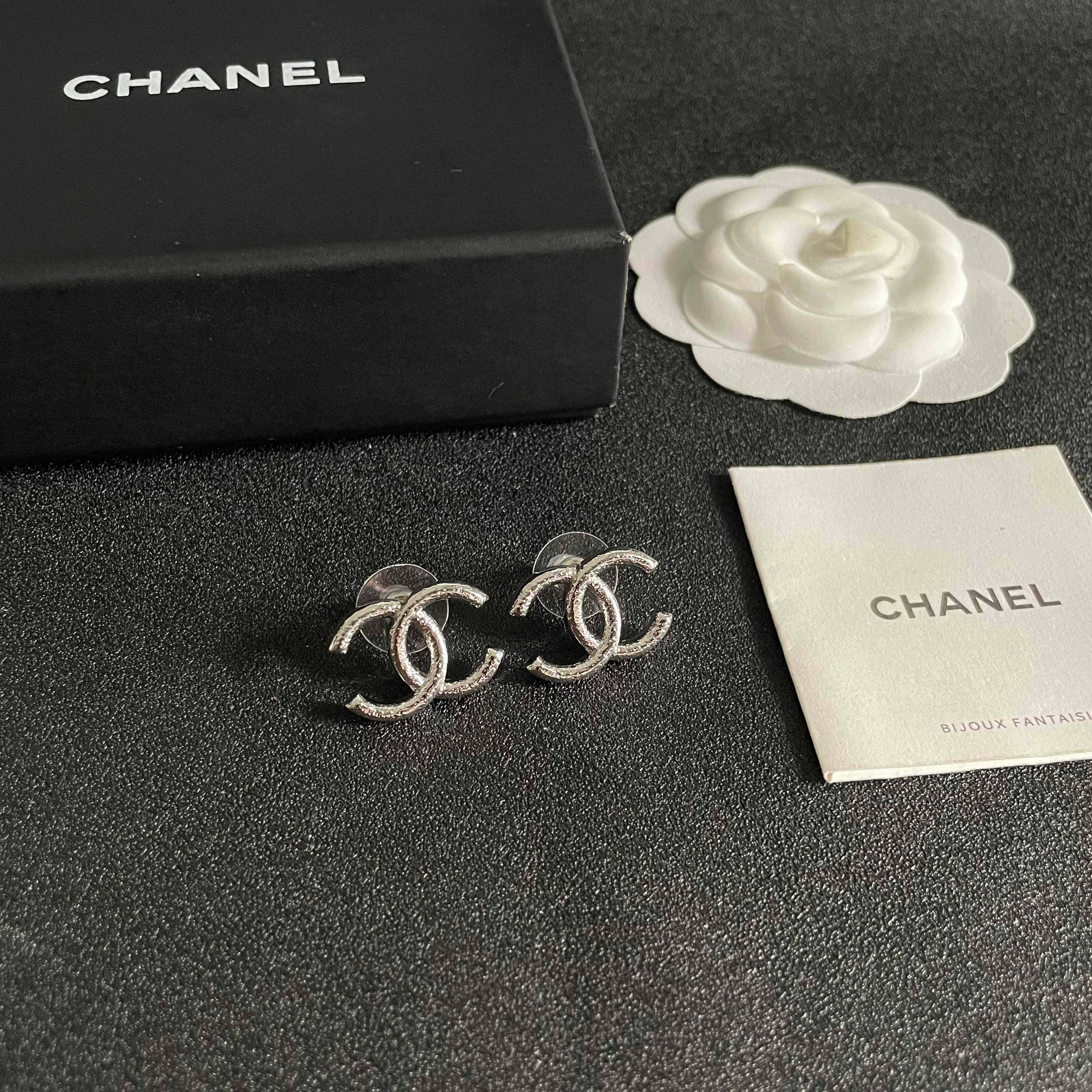 Chanel CC Logo Stud Earrings earrings silver-toned textured metal 1 5cm diameter