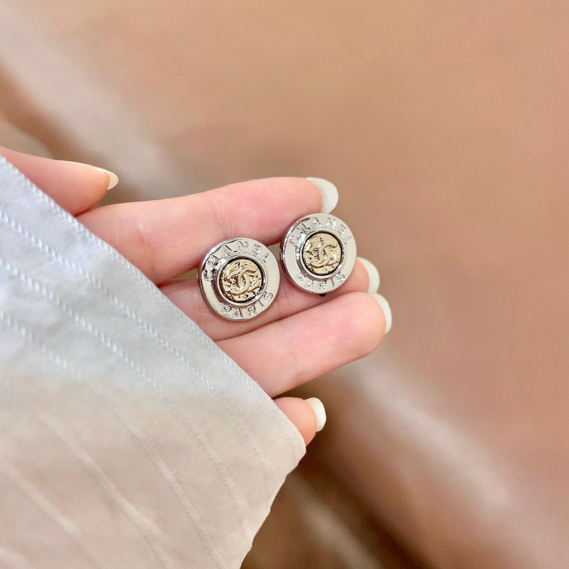 Chanel CC Logo Paris Button Stud Earrings earrings Two-tone silver and gold metal 1 2cm diameter