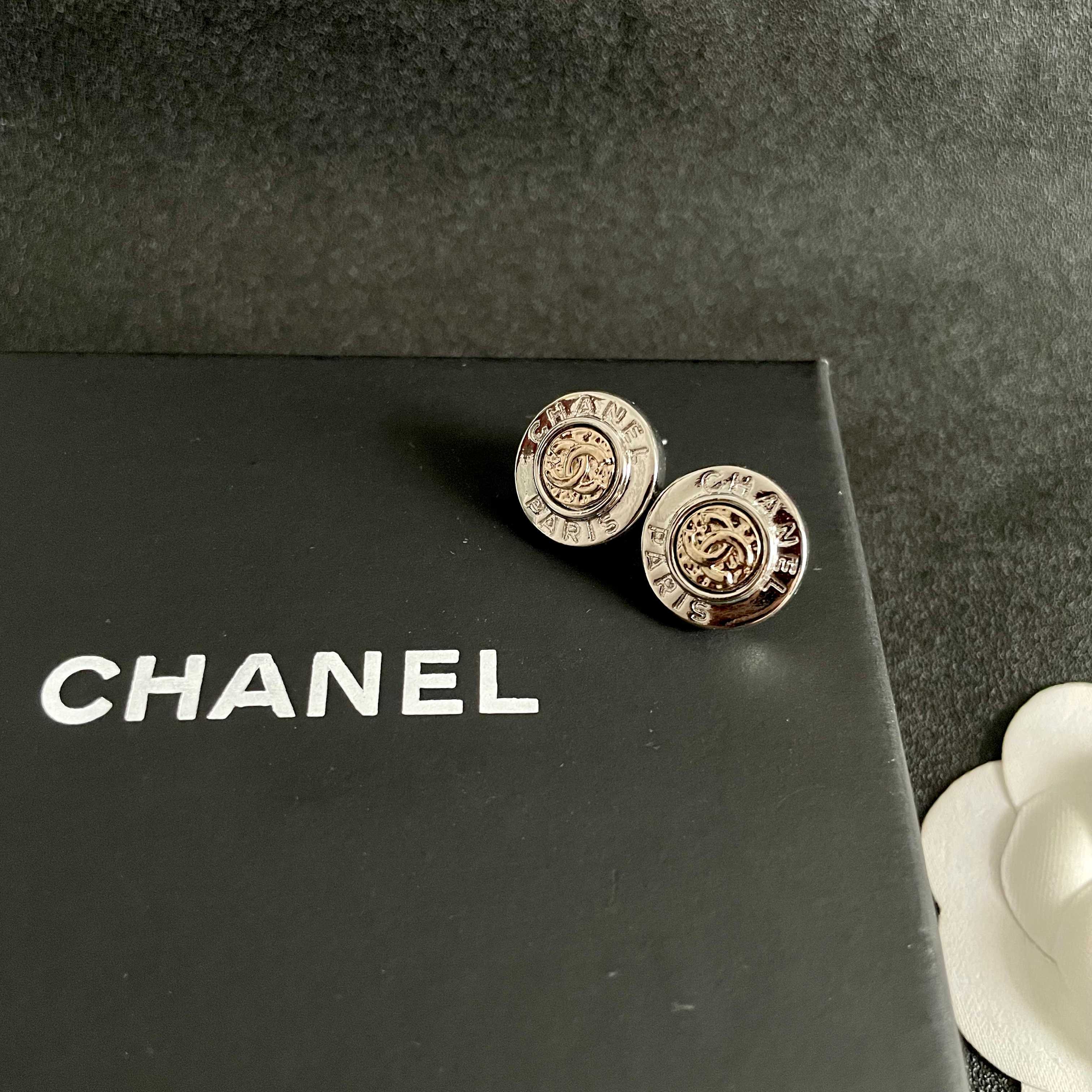 Chanel CC Logo Paris Button Stud Earrings earrings Two-tone silver and gold metal 1 2cm diameter