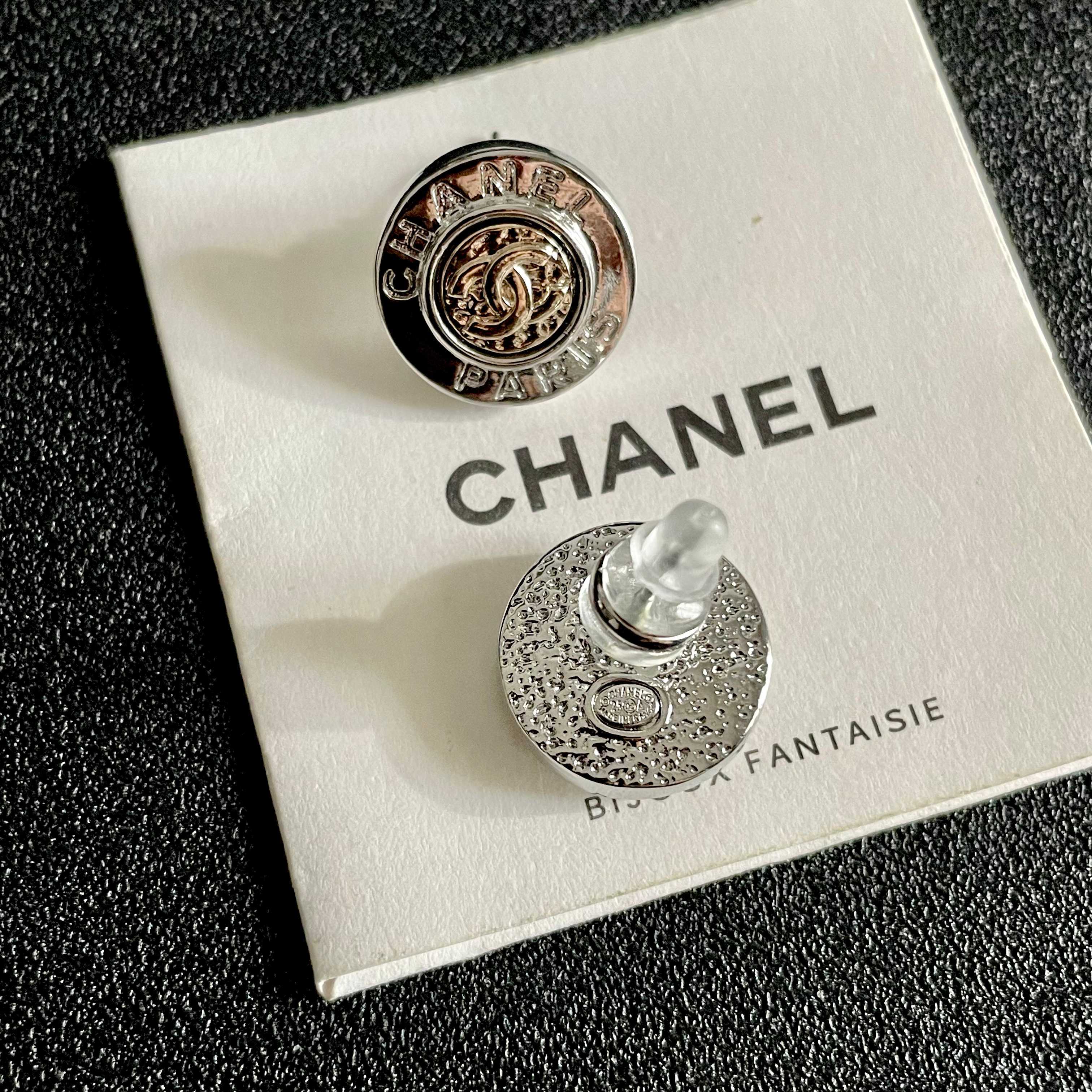 Chanel CC Logo Paris Button Stud Earrings earrings Two-tone silver and gold metal 1 2cm diameter