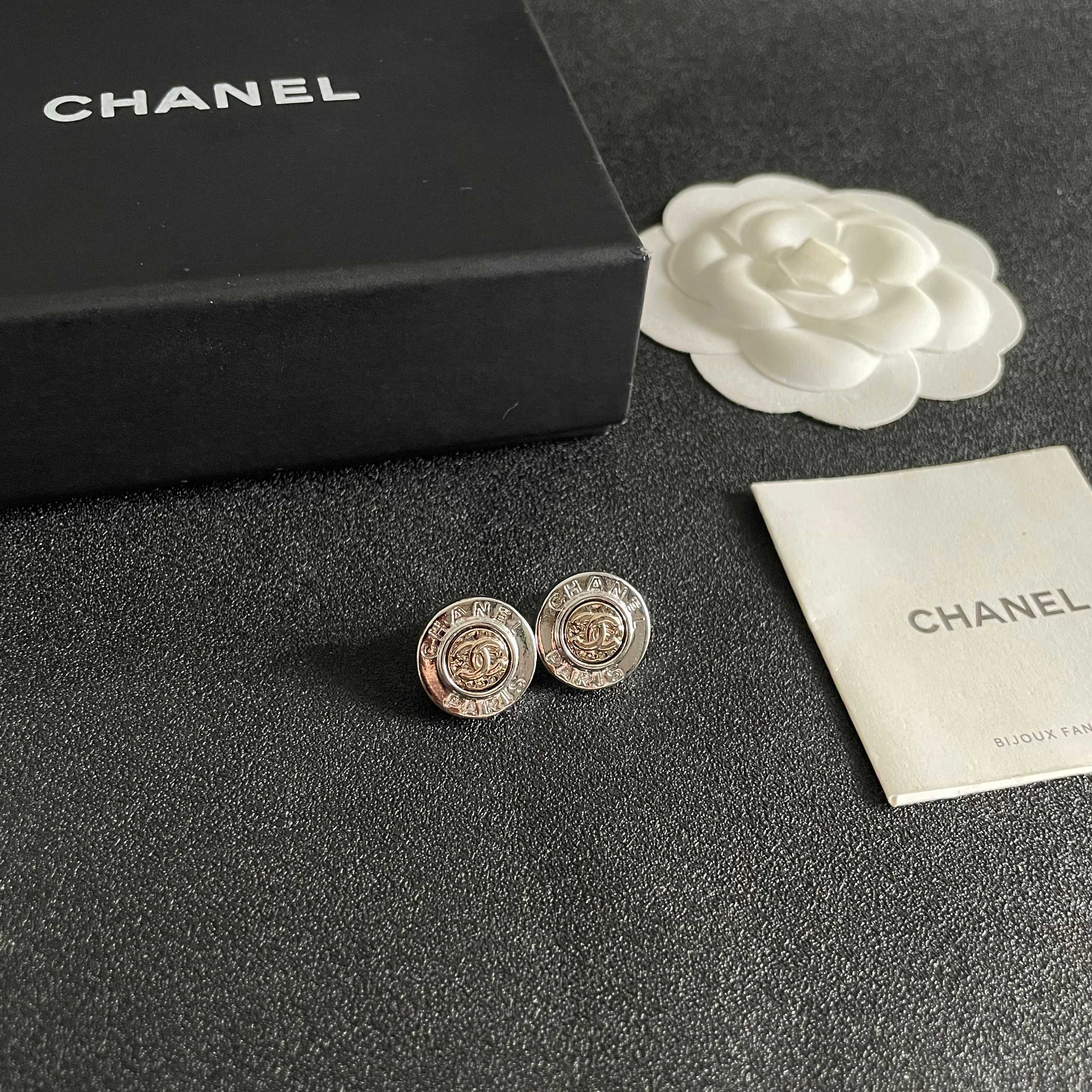Chanel CC Logo Paris Button Stud Earrings earrings Two-tone silver and gold metal 1 2cm diameter