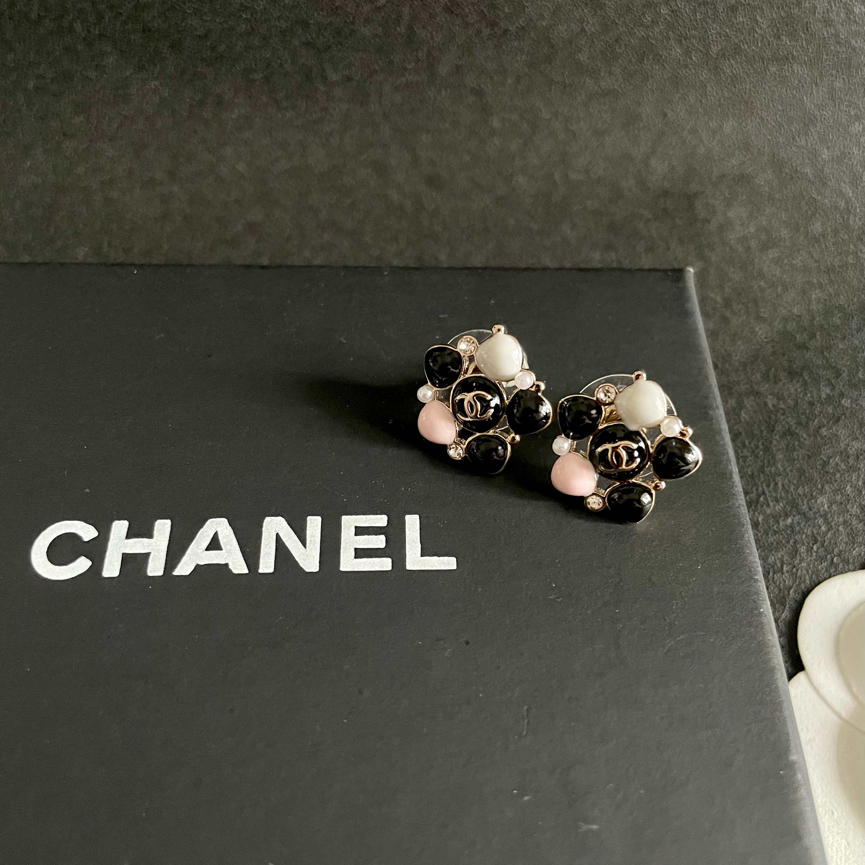Chanel CC Logo Heart Enamel Flower Stud Earrings earrings Gold-tone metal with black white light pink enamel and clear crystal accents 1 5cm diameter