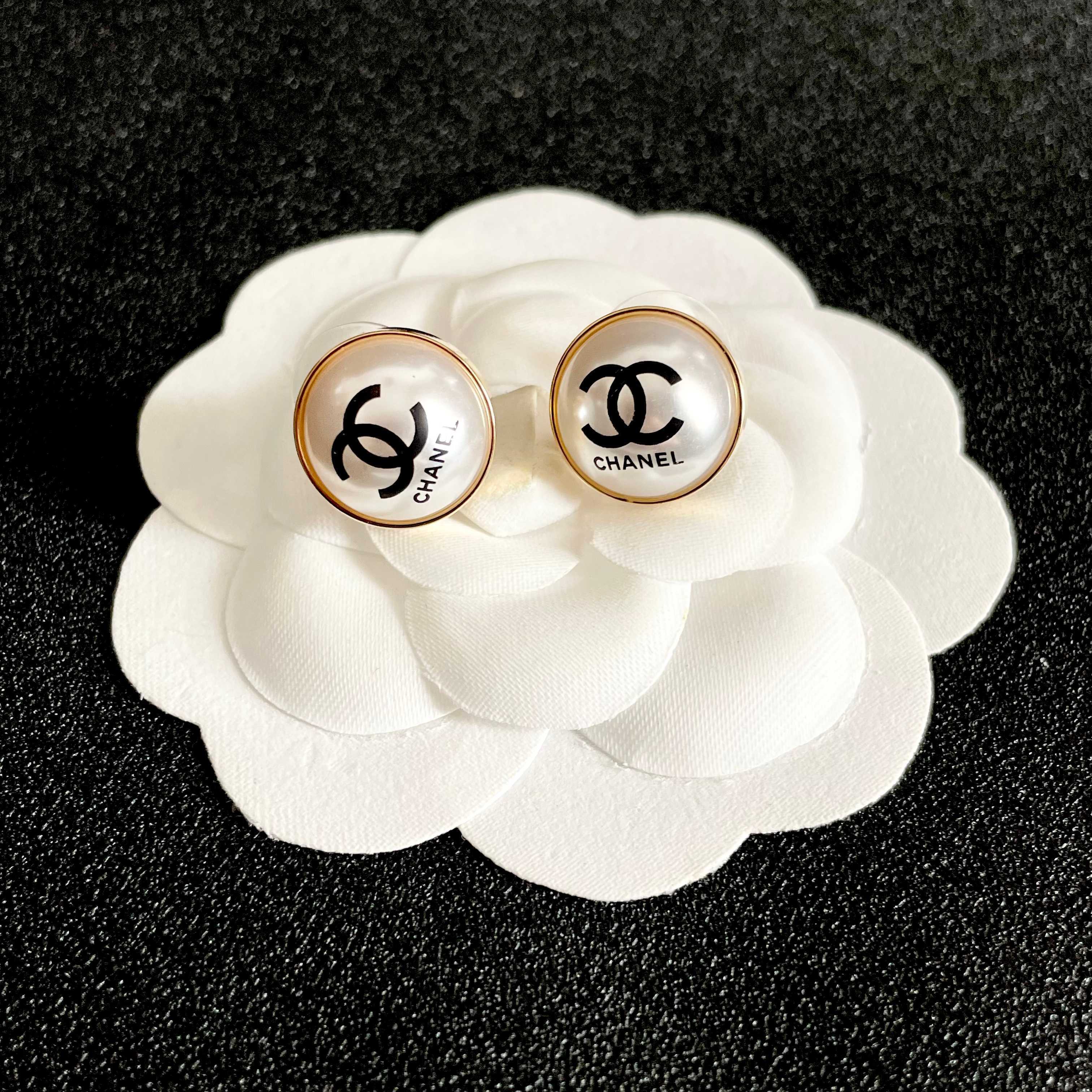 Chanel CC Logo Pearl Stud Earrings earrings gold-tone metal cream faux pearl black enamel 1 5cm diameter