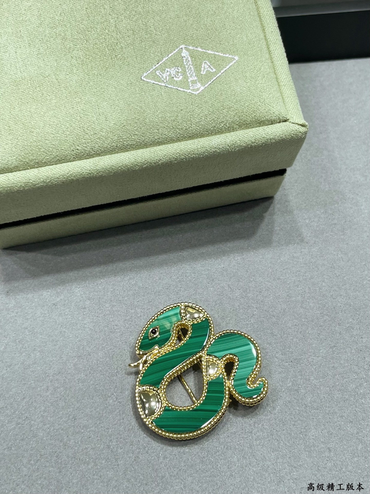 Van Cleef Arpels Lucky Animals Snake brooch yellow gold green malachite black onyx 30mm width