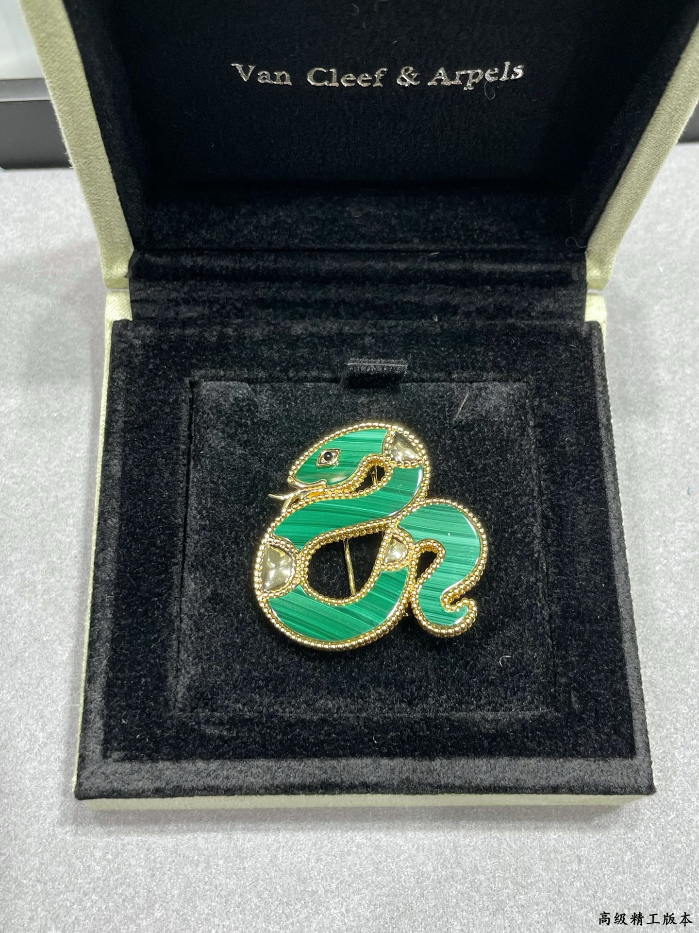 Van Cleef Arpels Lucky Animals Snake brooch yellow gold green malachite black onyx 30mm width