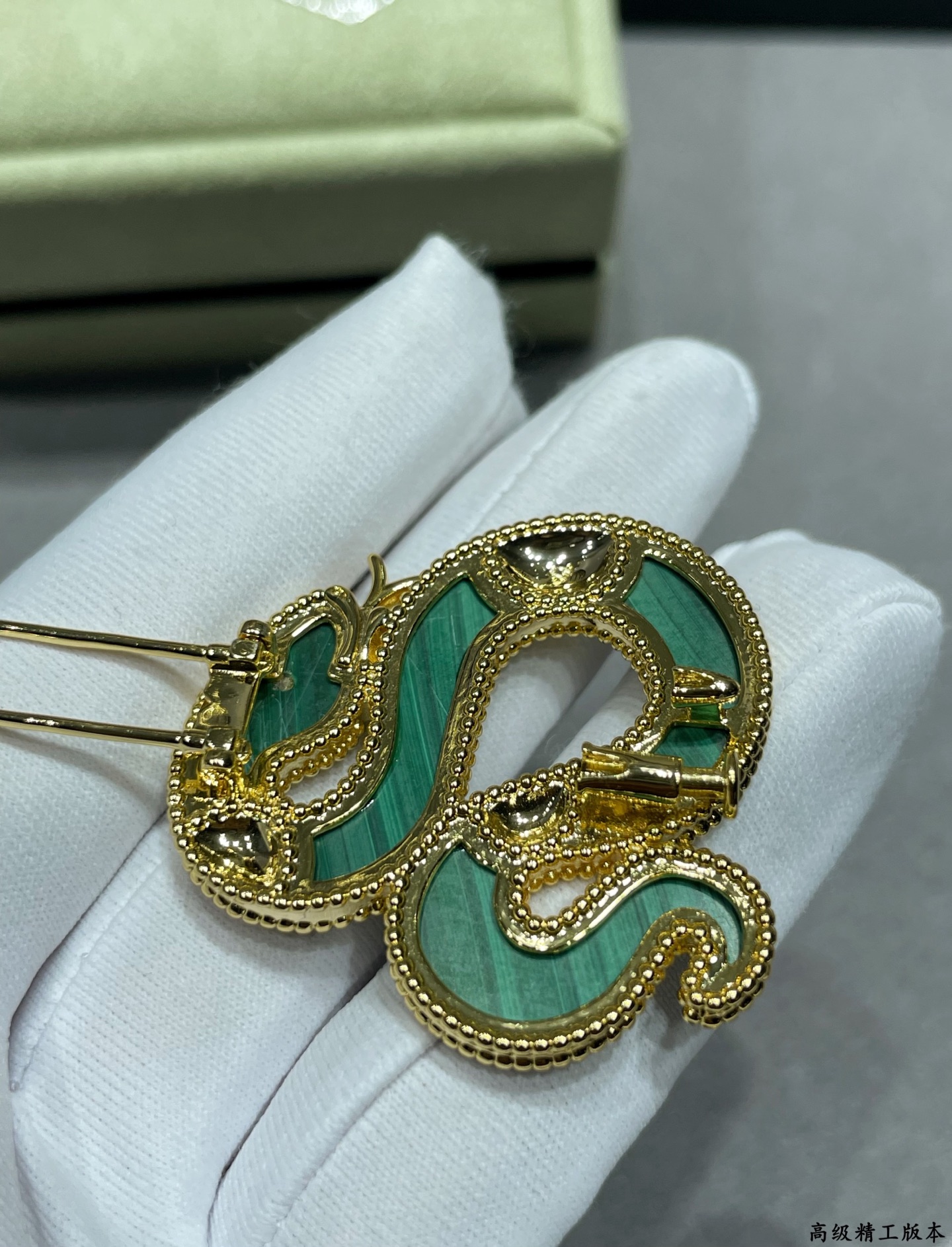 Van Cleef Arpels Lucky Animals Snake brooch yellow gold green malachite black onyx 30mm width