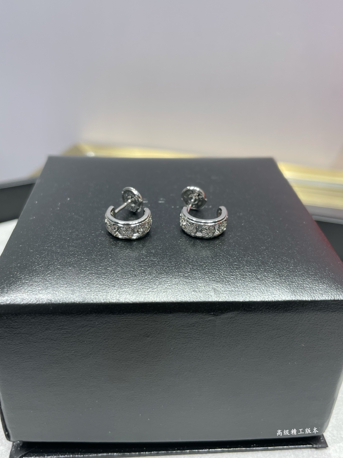 Qeelin Wulu earrings 18K white gold 18K rose gold with pave diamonds 10mm hoop diameter