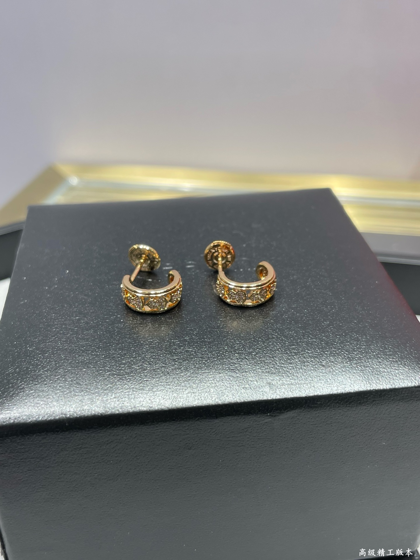 Qeelin Wulu earrings 18K white gold 18K rose gold with pave diamonds 10mm hoop diameter
