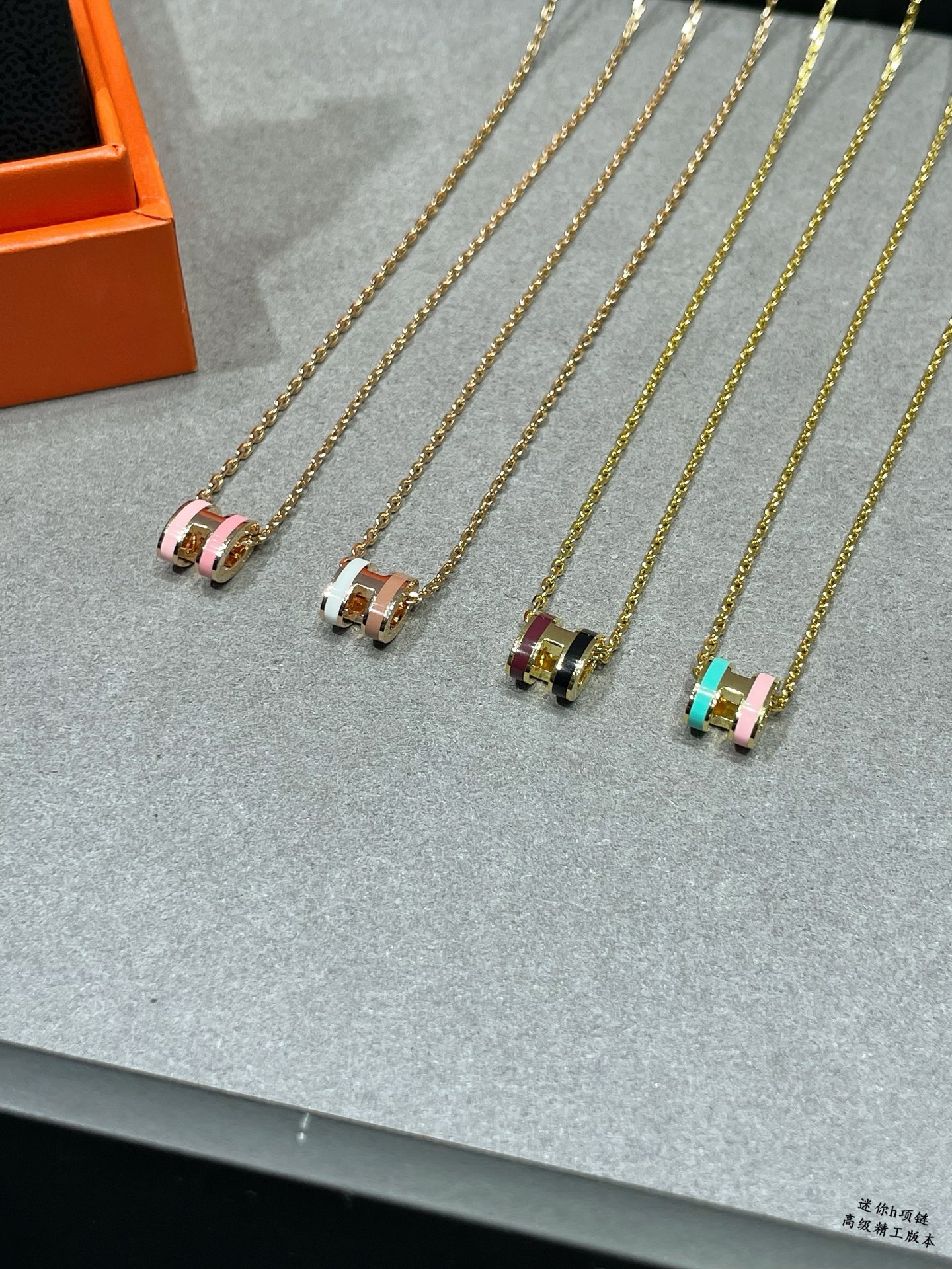 Collana Hermes Mini Pop H in metallo oro rosa con smalto rosa 40 cm