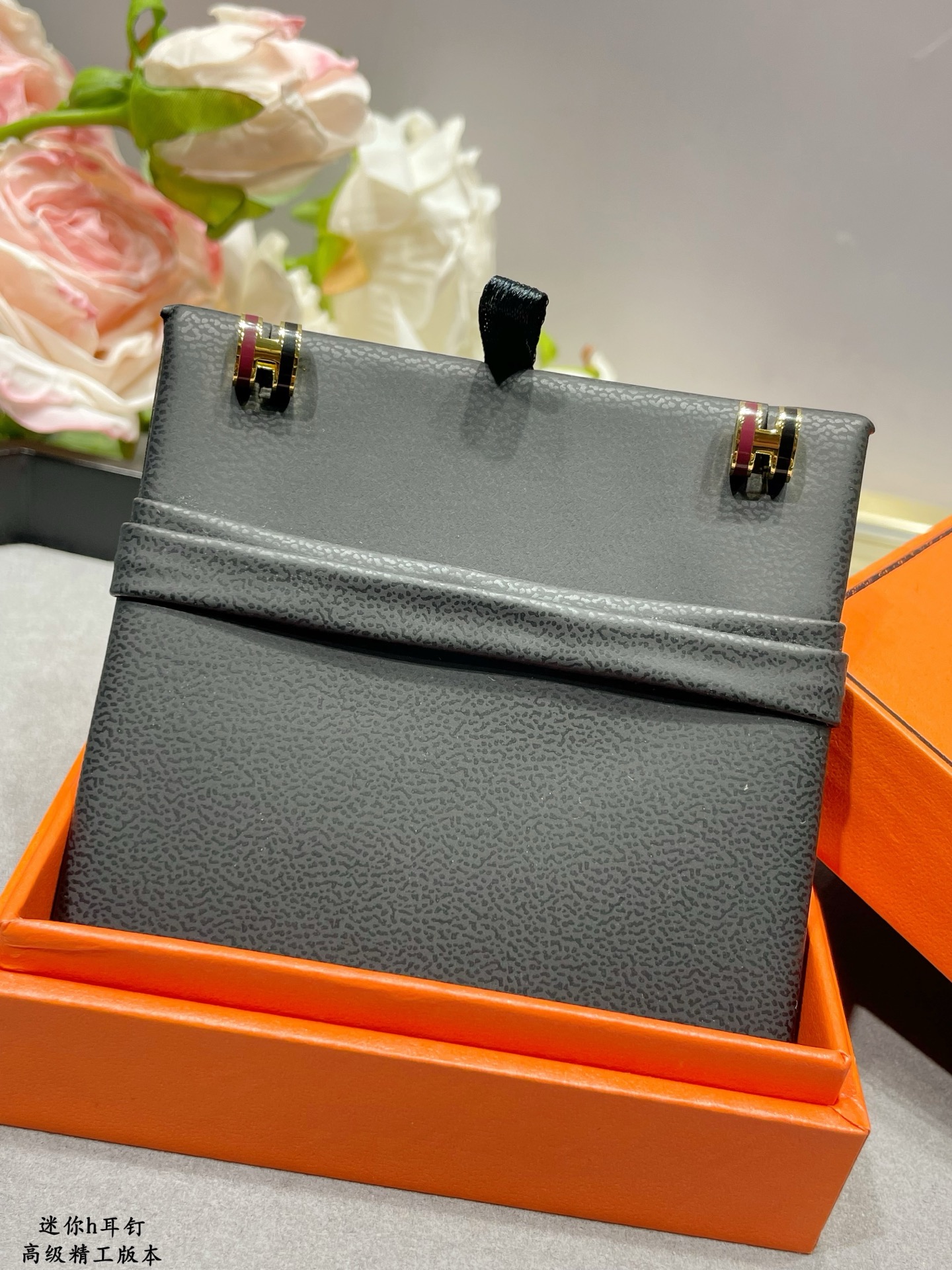 Orecchini Hermes Mini Pop H Metallo color oro con smalto bordeaux e nero Taglia unica