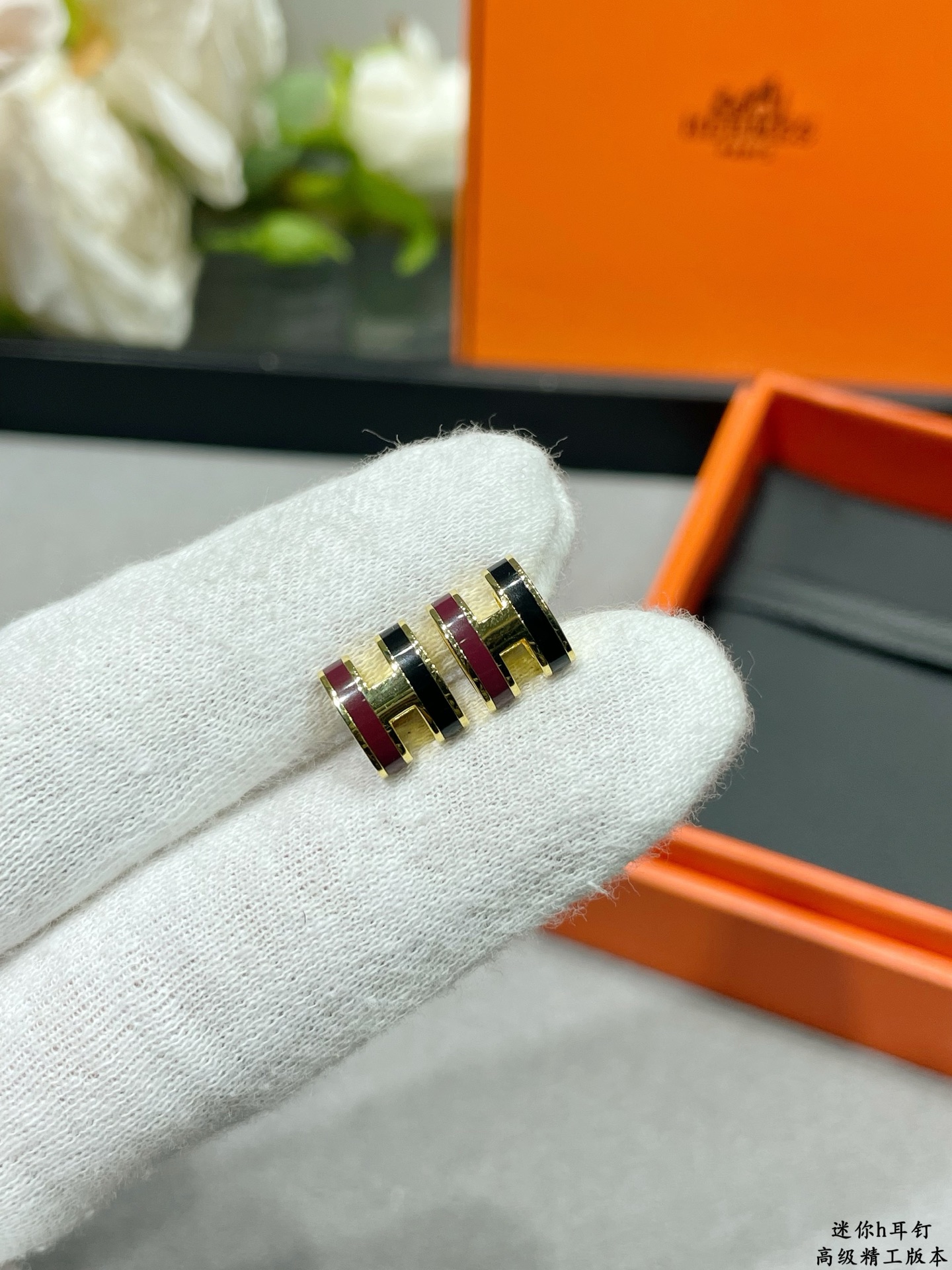 Orecchini Hermes Mini Pop H Metallo color oro con smalto bordeaux e nero Taglia unica