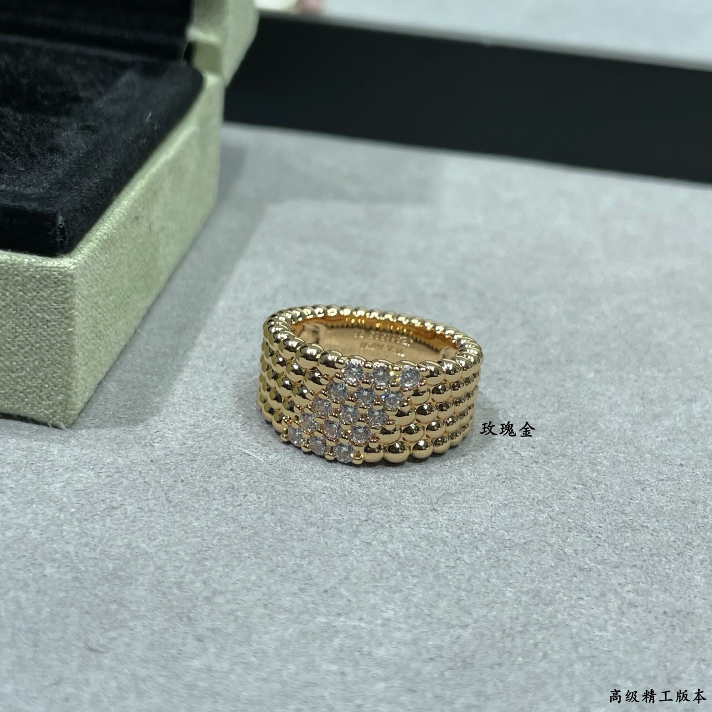 Anello Van Cleef Arpels Perlee Oro giallo con pavé di diamanti trasparenti Oro rosa con pavé di diamanti trasparenti Oro bianco con pavé di diamanti trasparenti US 7