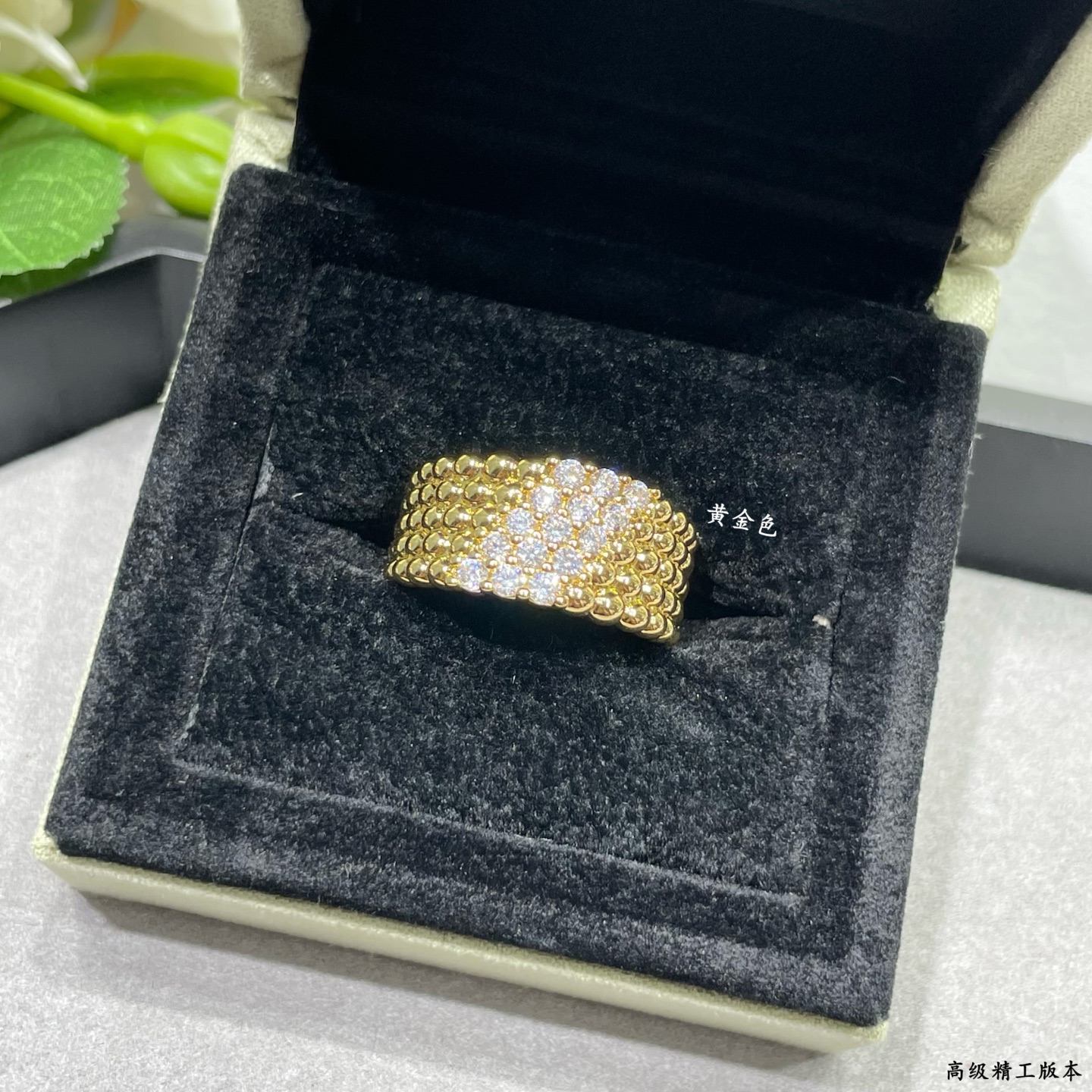 Anello Van Cleef Arpels Perlee Oro giallo con pavé di diamanti trasparenti Oro rosa con pavé di diamanti trasparenti Oro bianco con pavé di diamanti trasparenti US 7