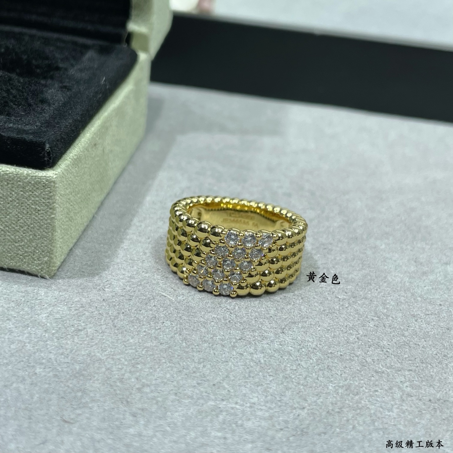 Anello Van Cleef Arpels Perlee Oro giallo con pavé di diamanti trasparenti Oro rosa con pavé di diamanti trasparenti Oro bianco con pavé di diamanti trasparenti US 7